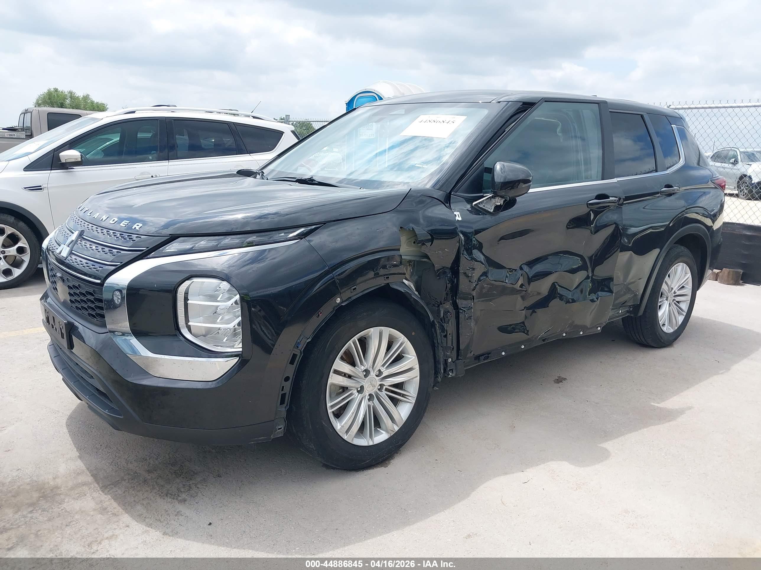 MITSUBISHI OUTLANDER image 2