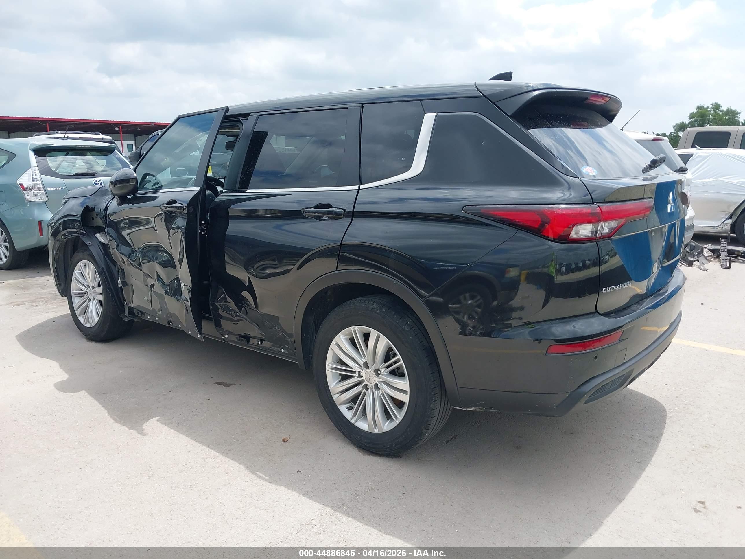 MITSUBISHI OUTLANDER image 3