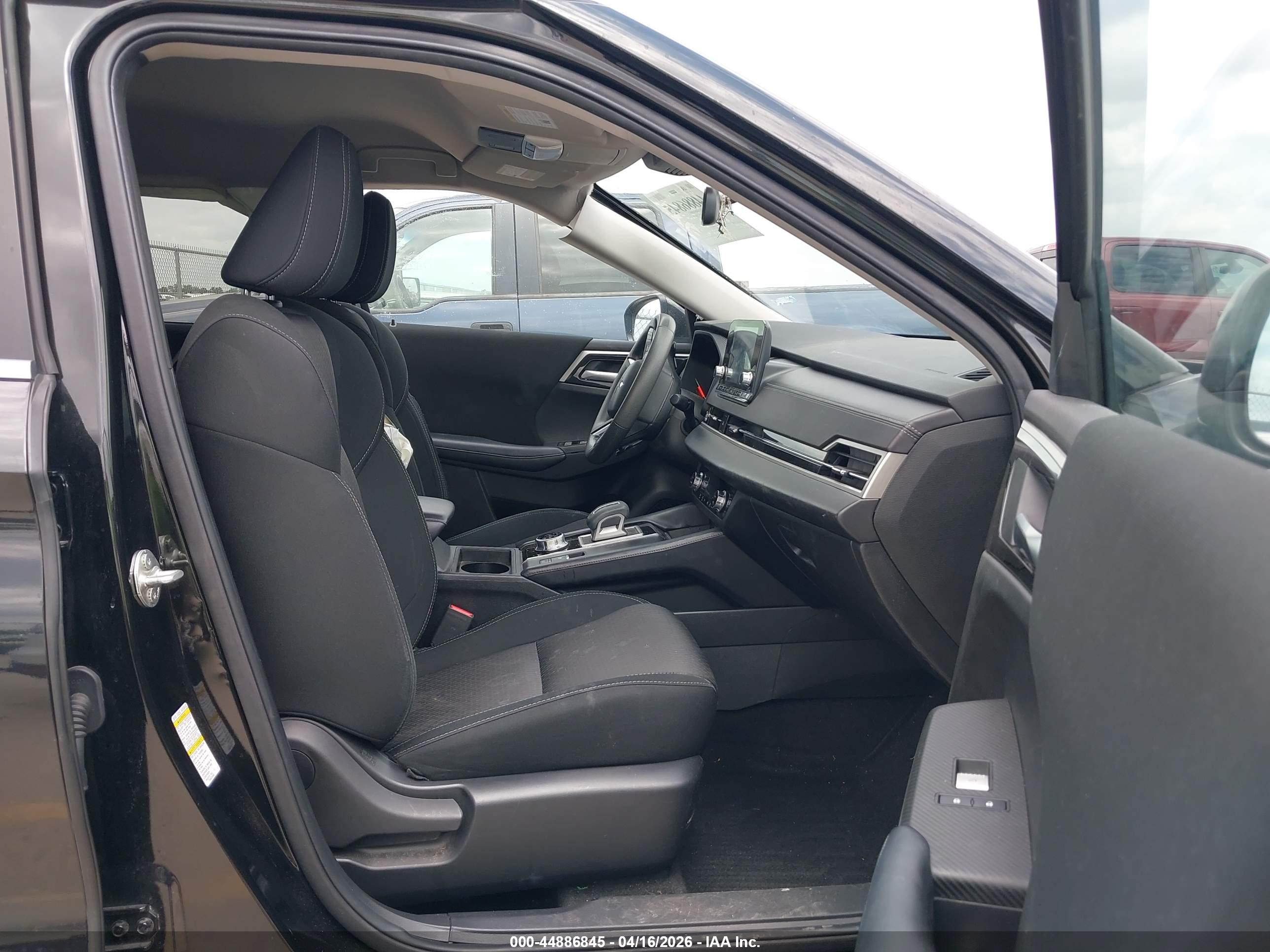 MITSUBISHI OUTLANDER image 5