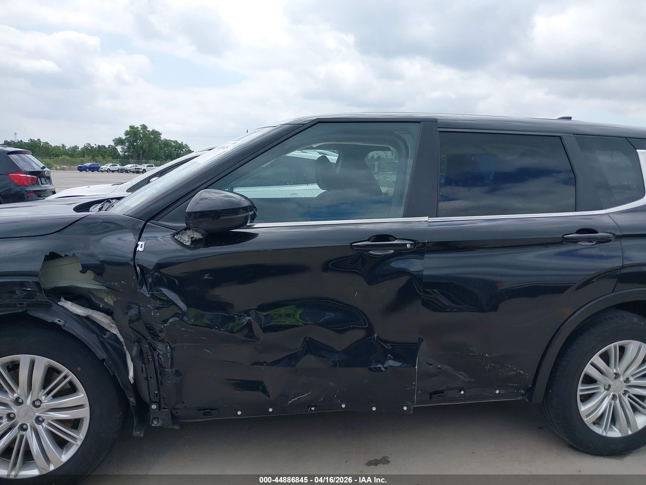 MITSUBISHI OUTLANDER image 6