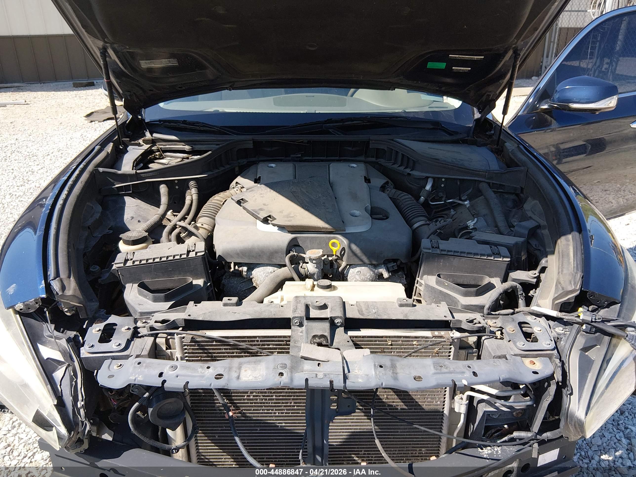 INFINITI Q70 image 10