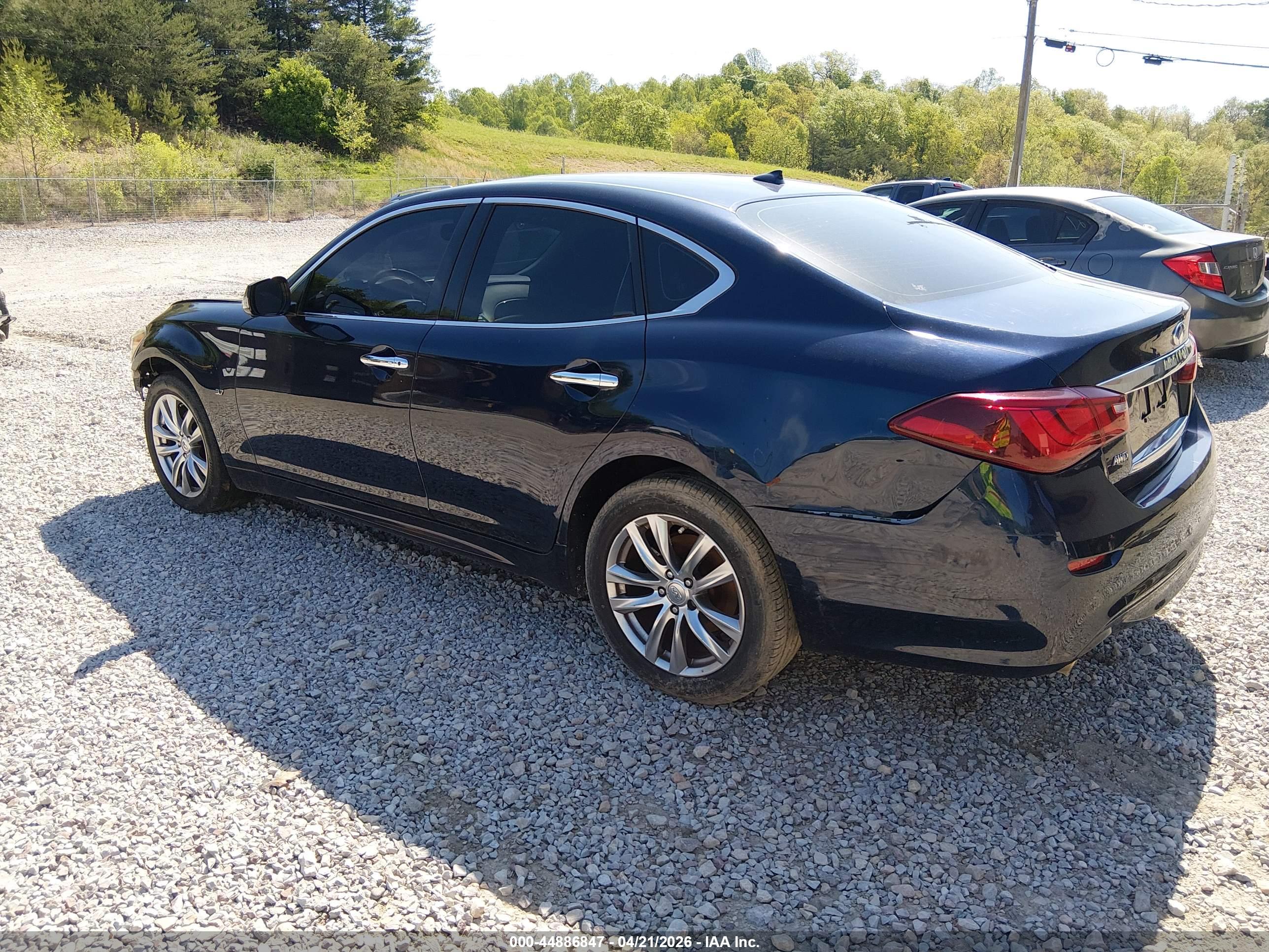 INFINITI Q70 image 3