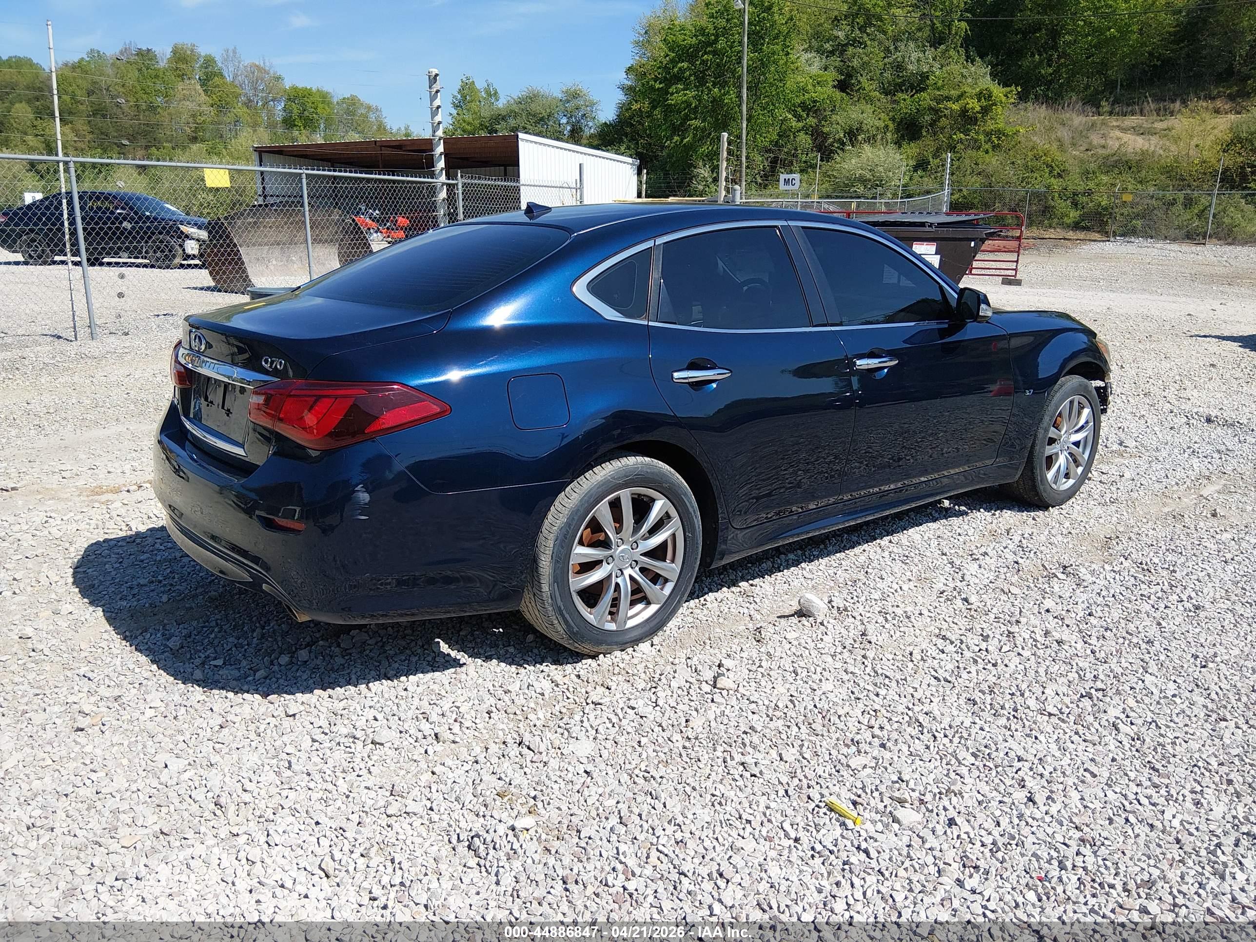INFINITI Q70 image 4