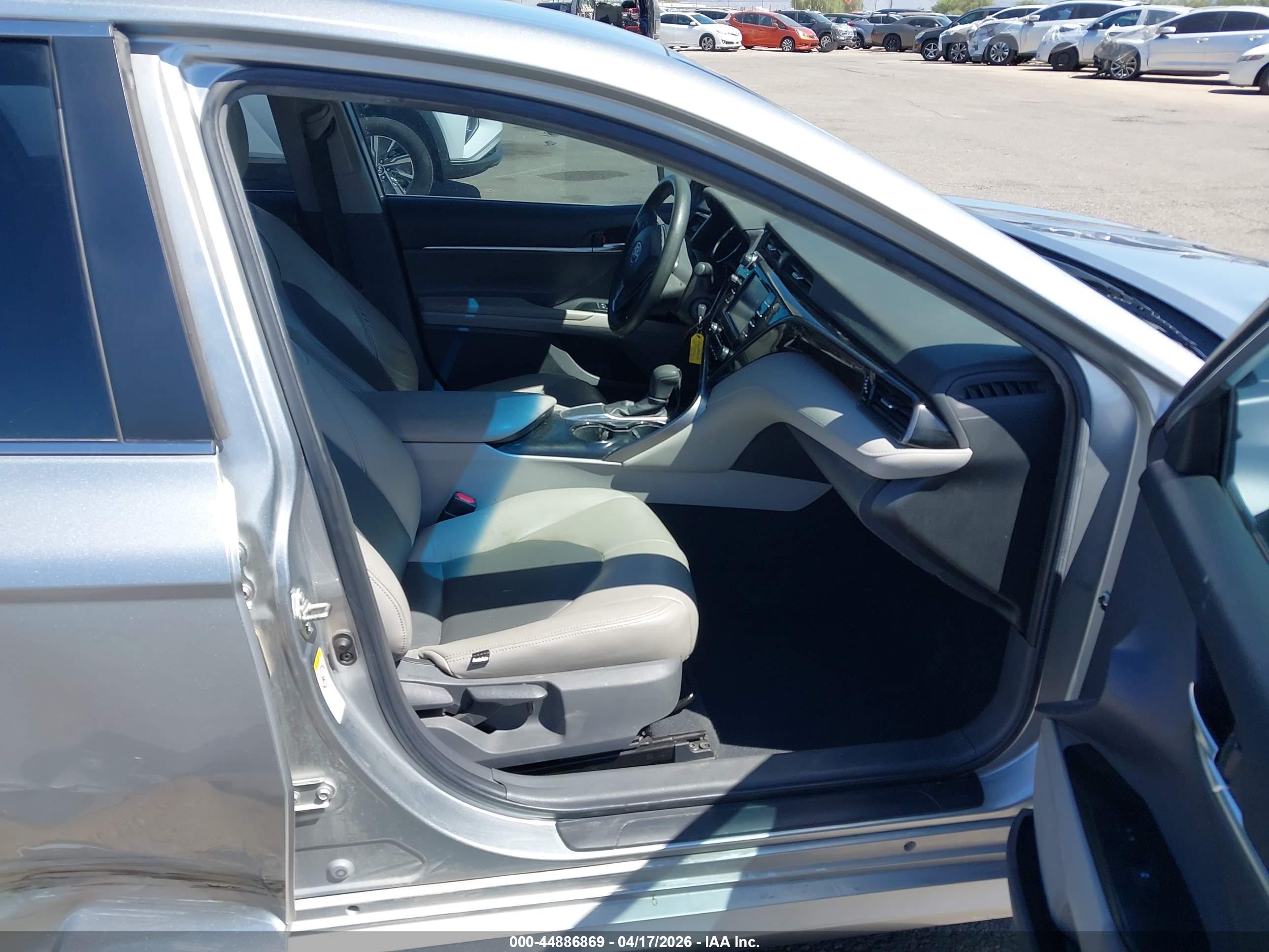TOYOTA CAMRY image 5
