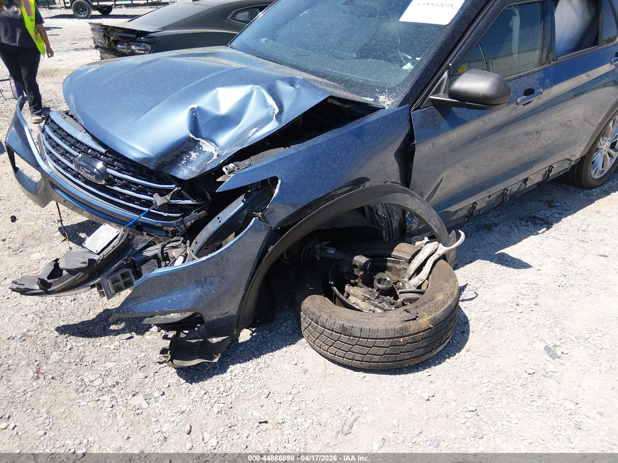 FORD EXPLORER image 6