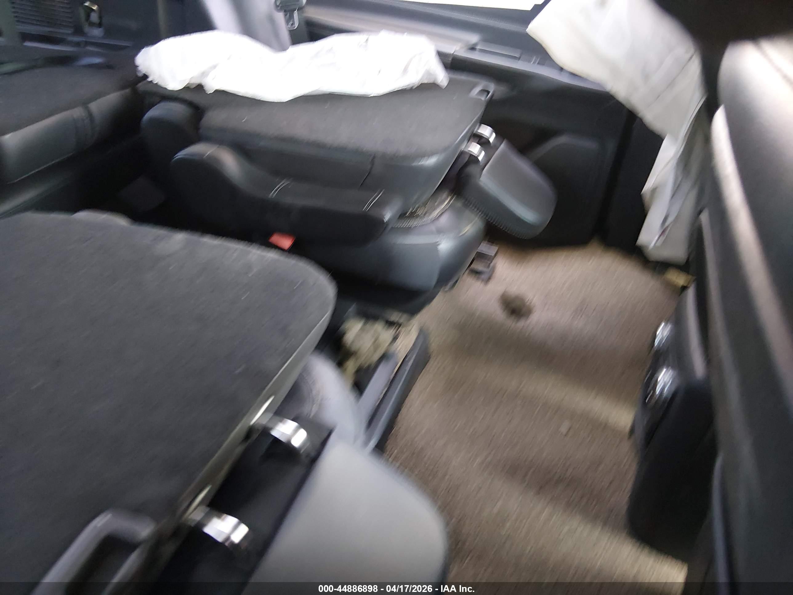 FORD EXPLORER image 8