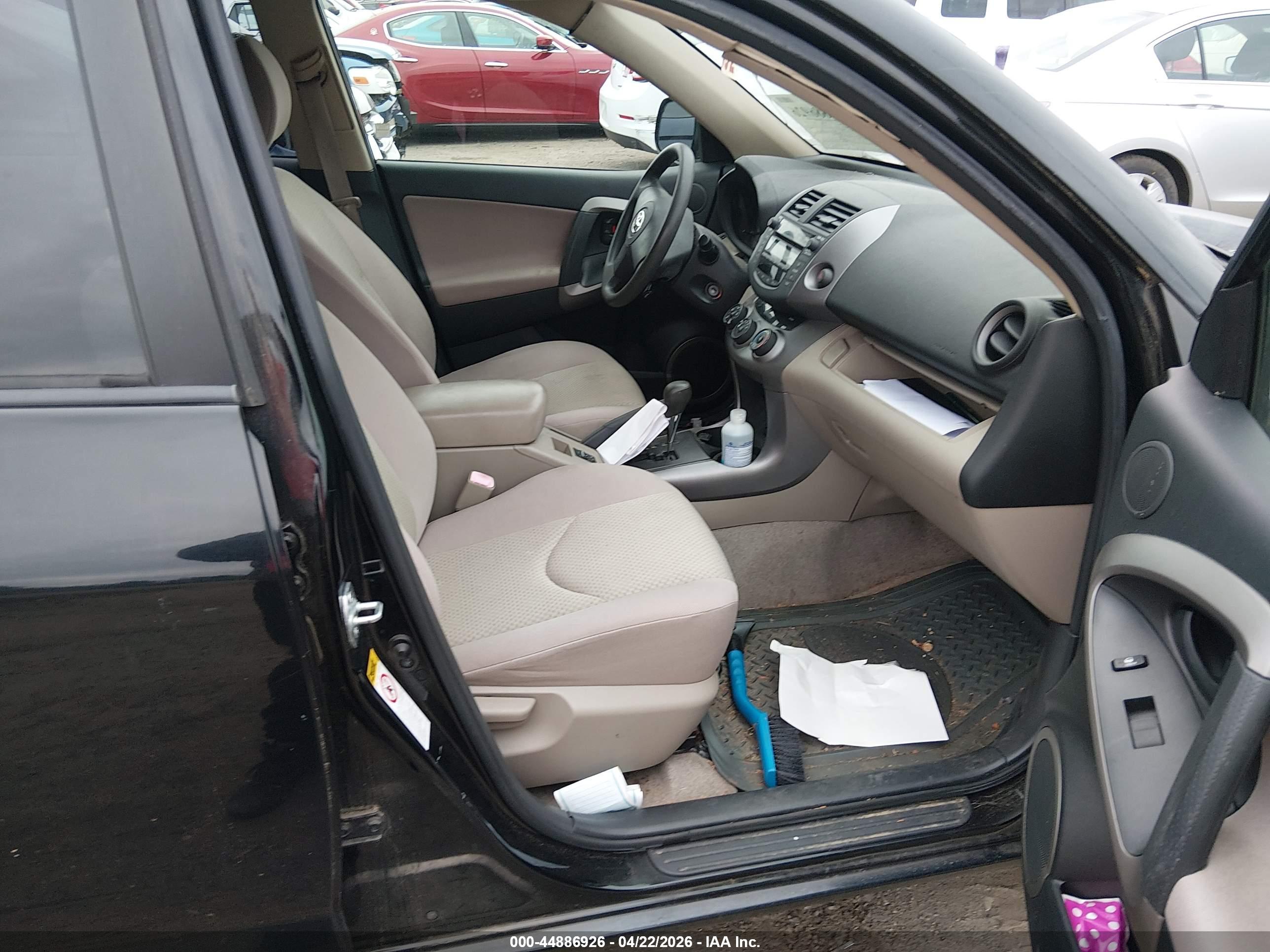 TOYOTA RAV4 image 5