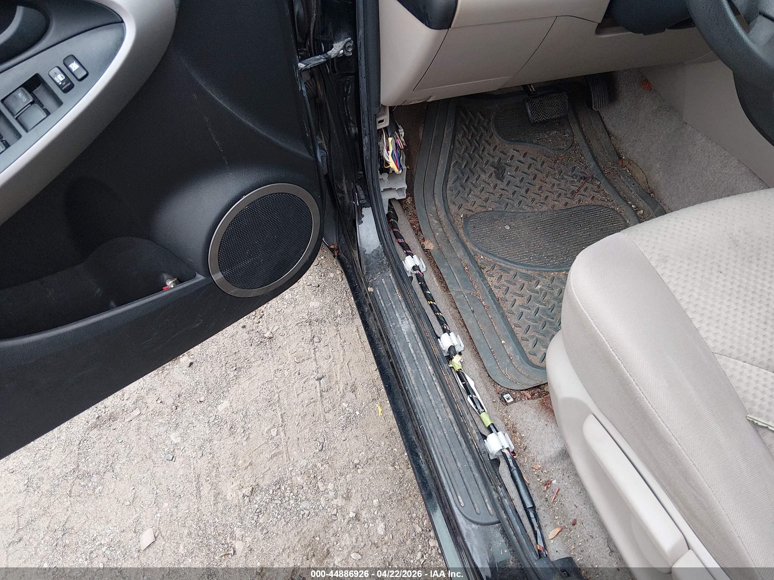 TOYOTA RAV4 image 6