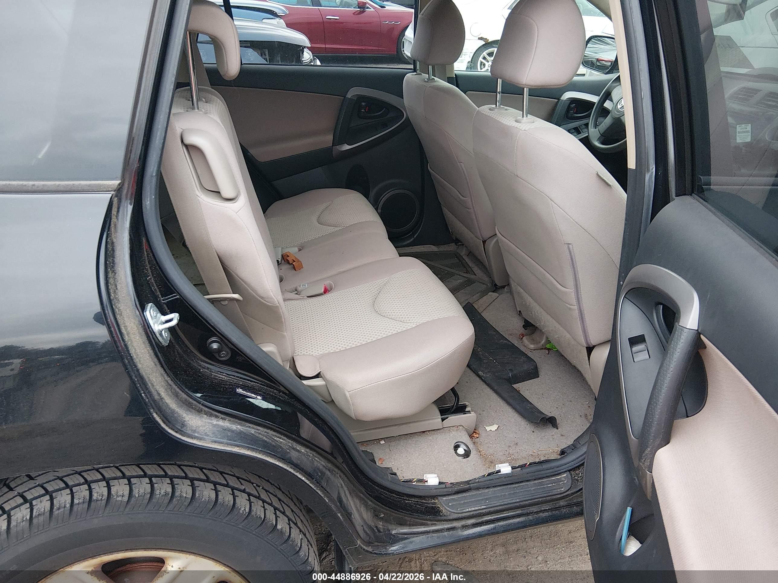 TOYOTA RAV4 image 8