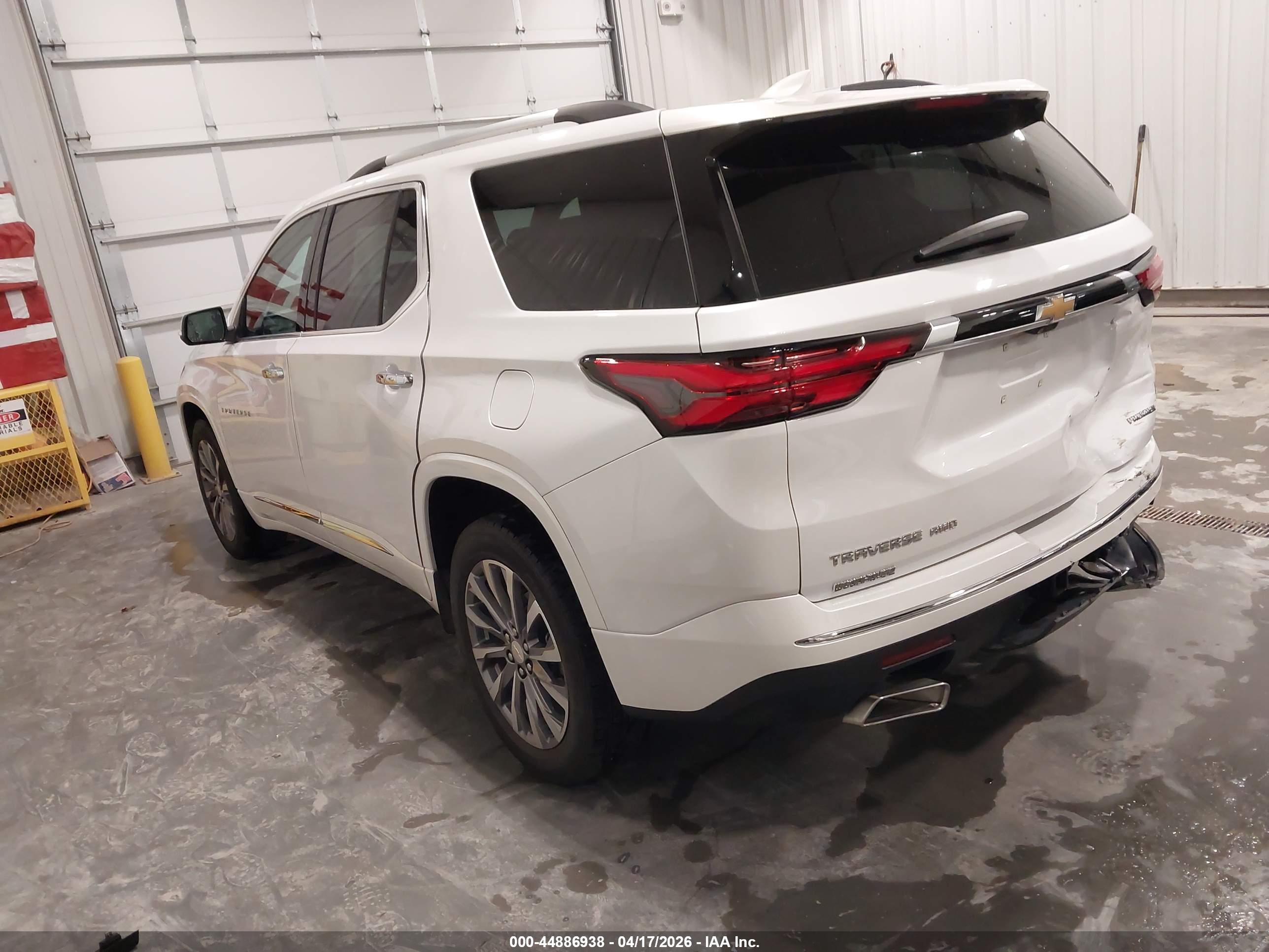 CHEVROLET TRAVERSE image 3