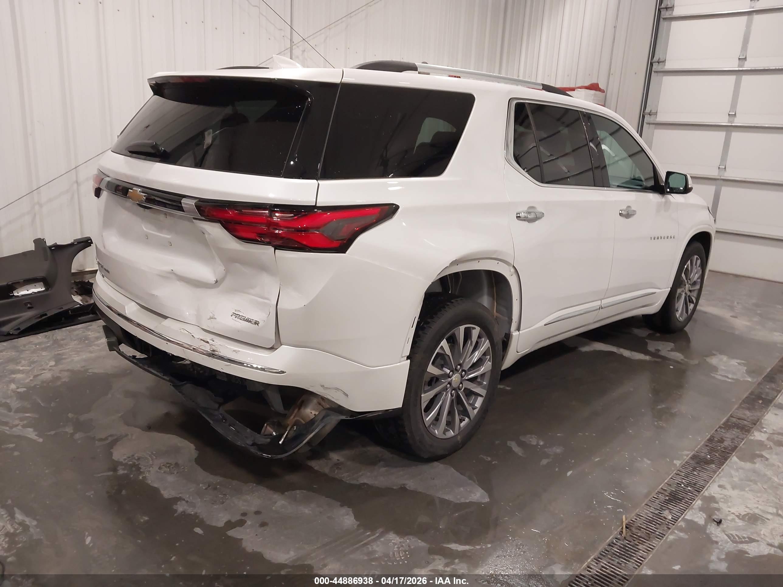 CHEVROLET TRAVERSE image 4