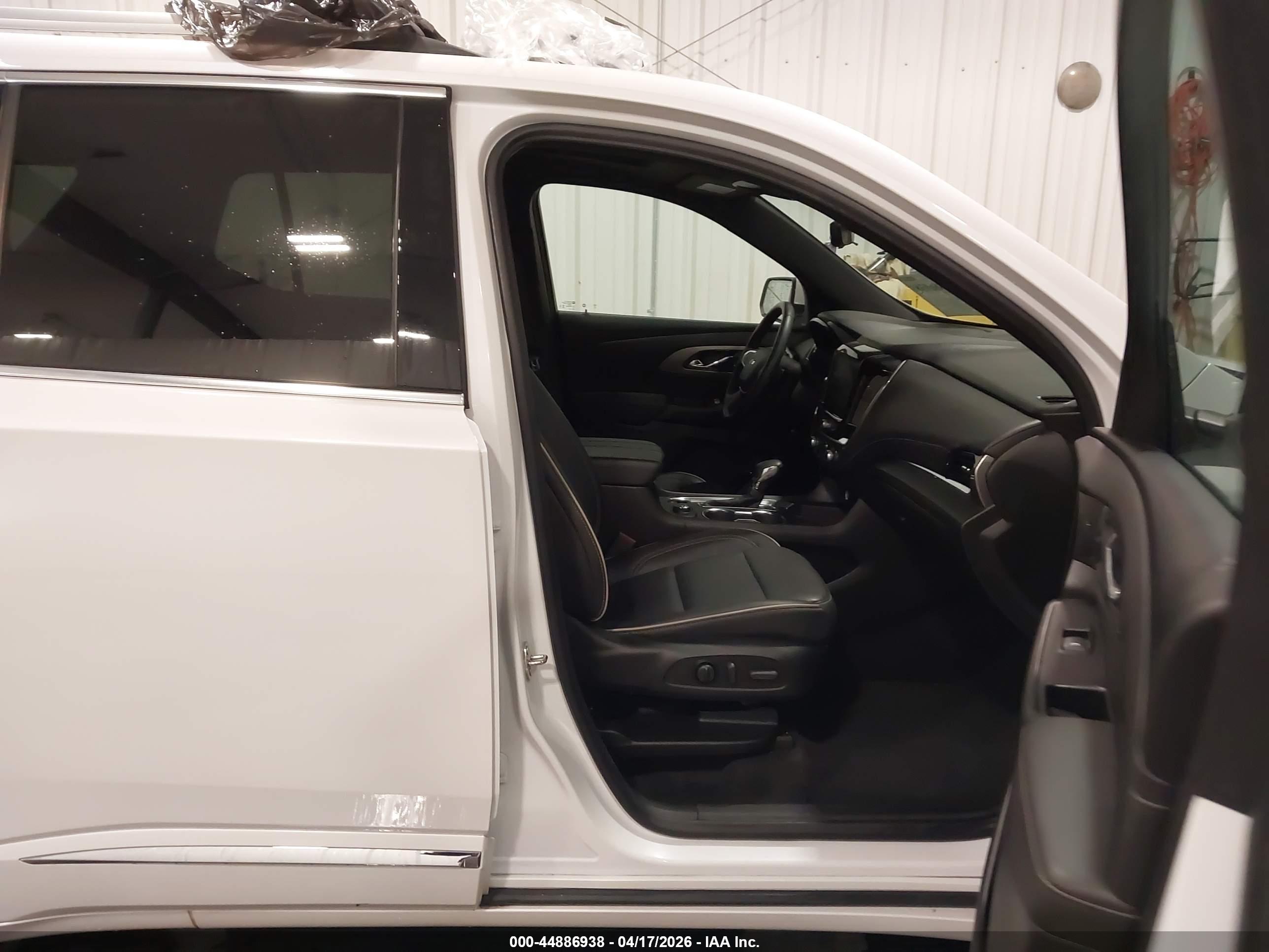 CHEVROLET TRAVERSE image 5