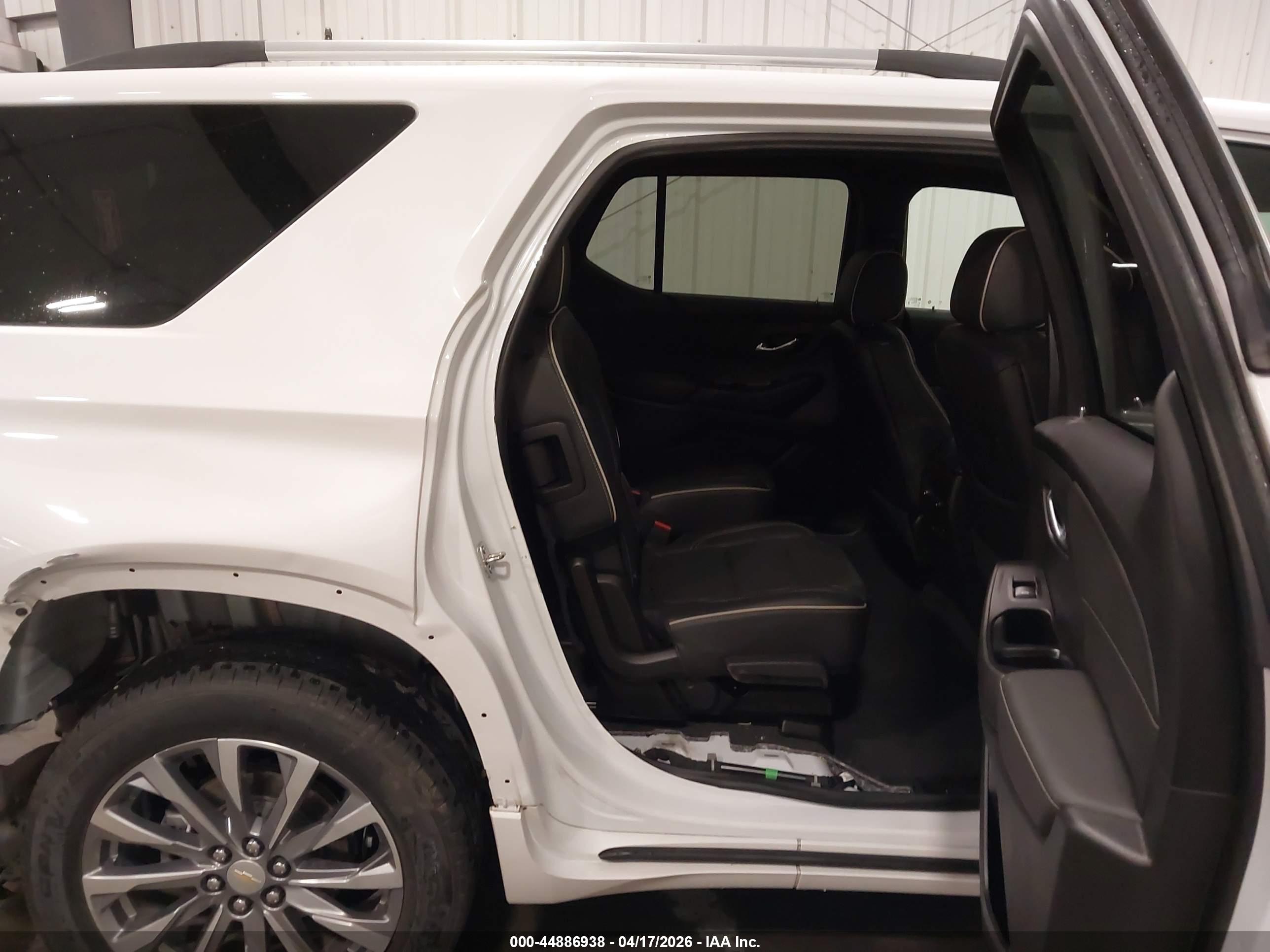 CHEVROLET TRAVERSE image 8