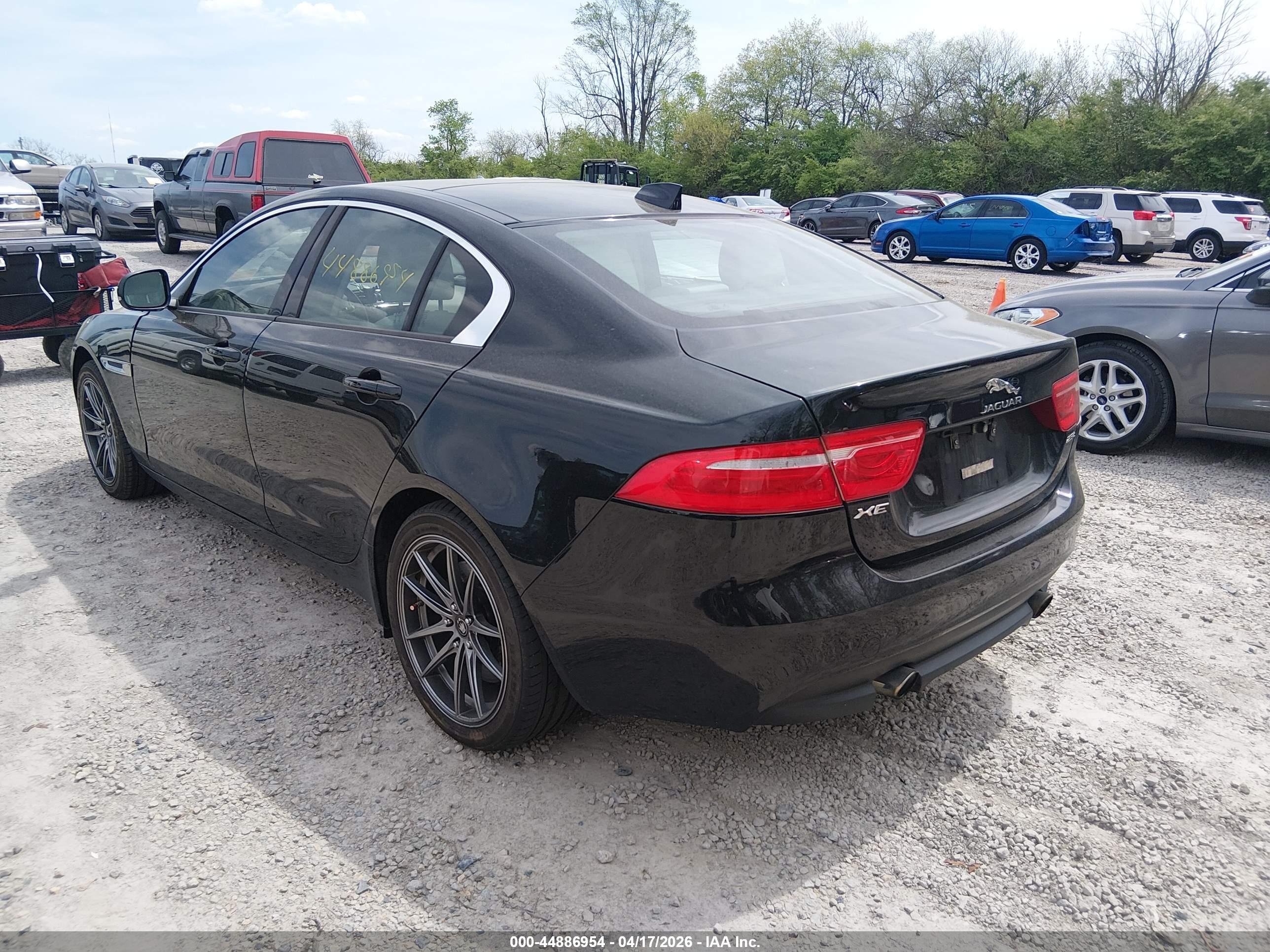 JAGUAR XE image 3