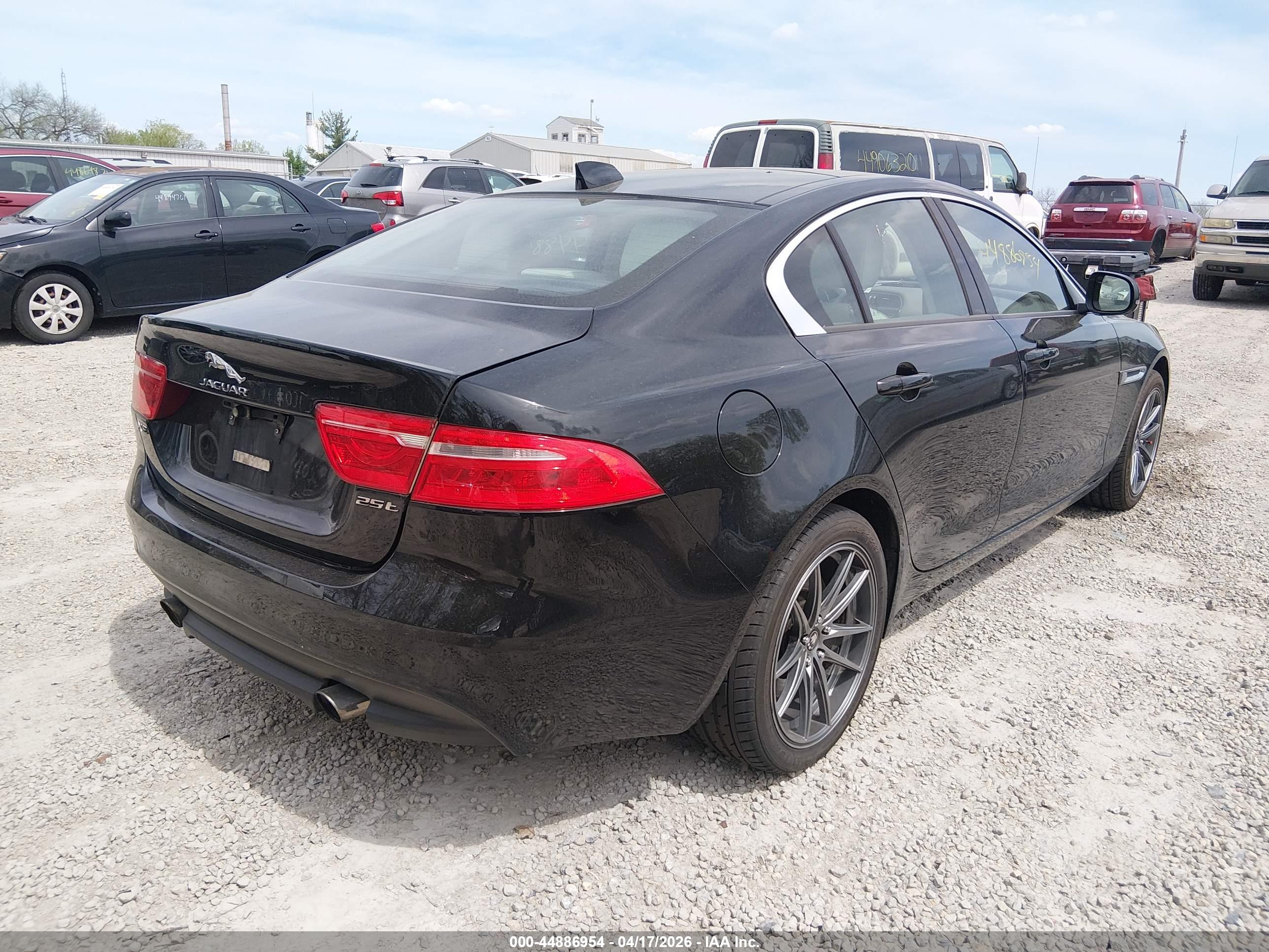 JAGUAR XE image 4