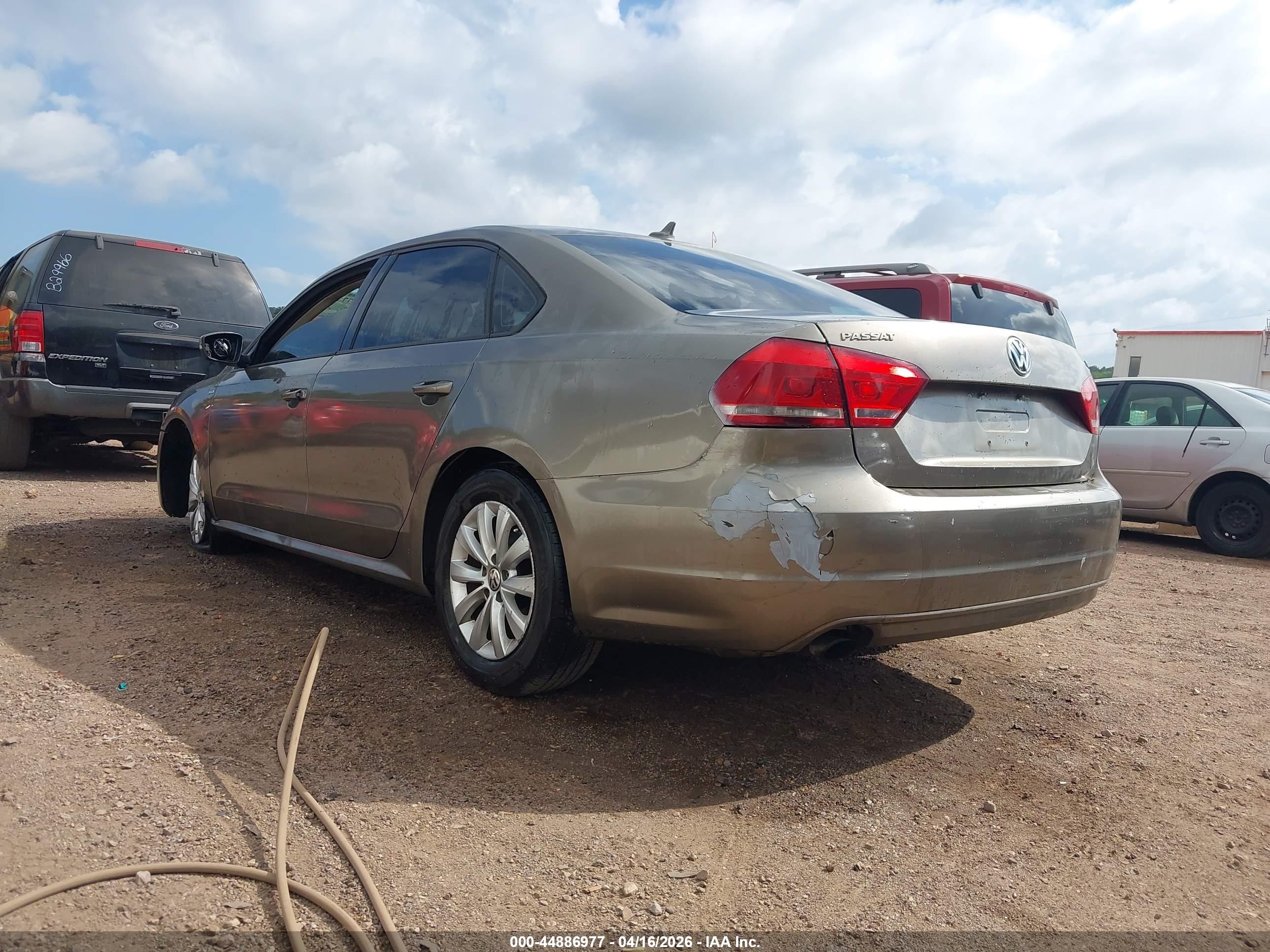 VOLKSWAGEN PASSAT image 3