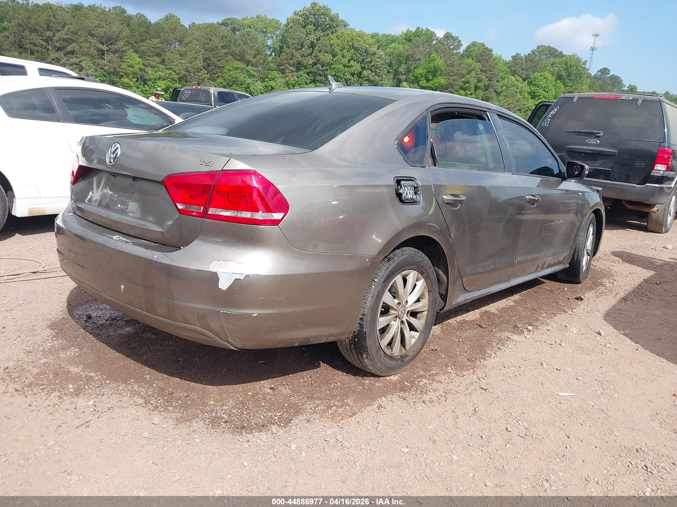 VOLKSWAGEN PASSAT image 4
