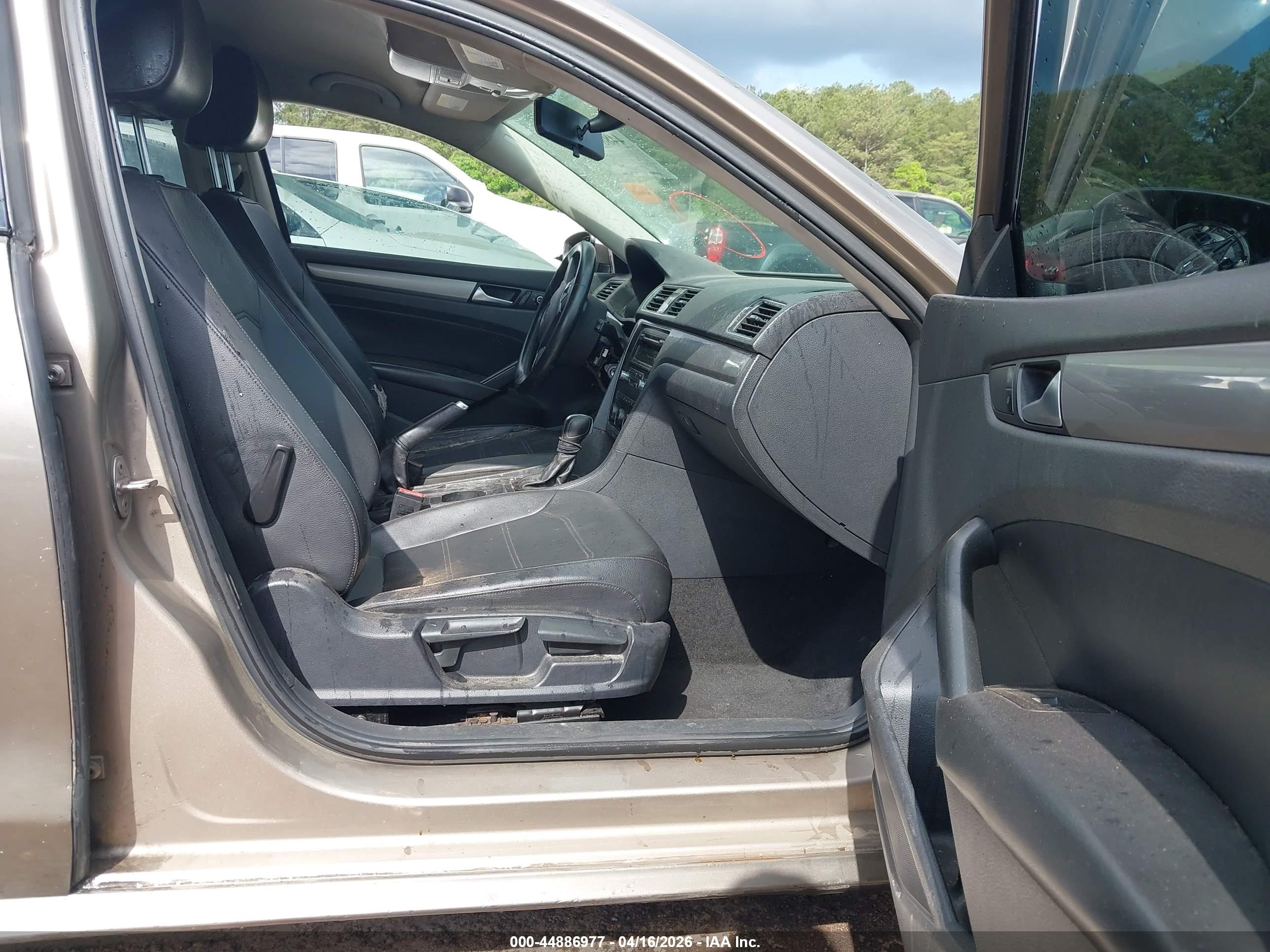 VOLKSWAGEN PASSAT image 5