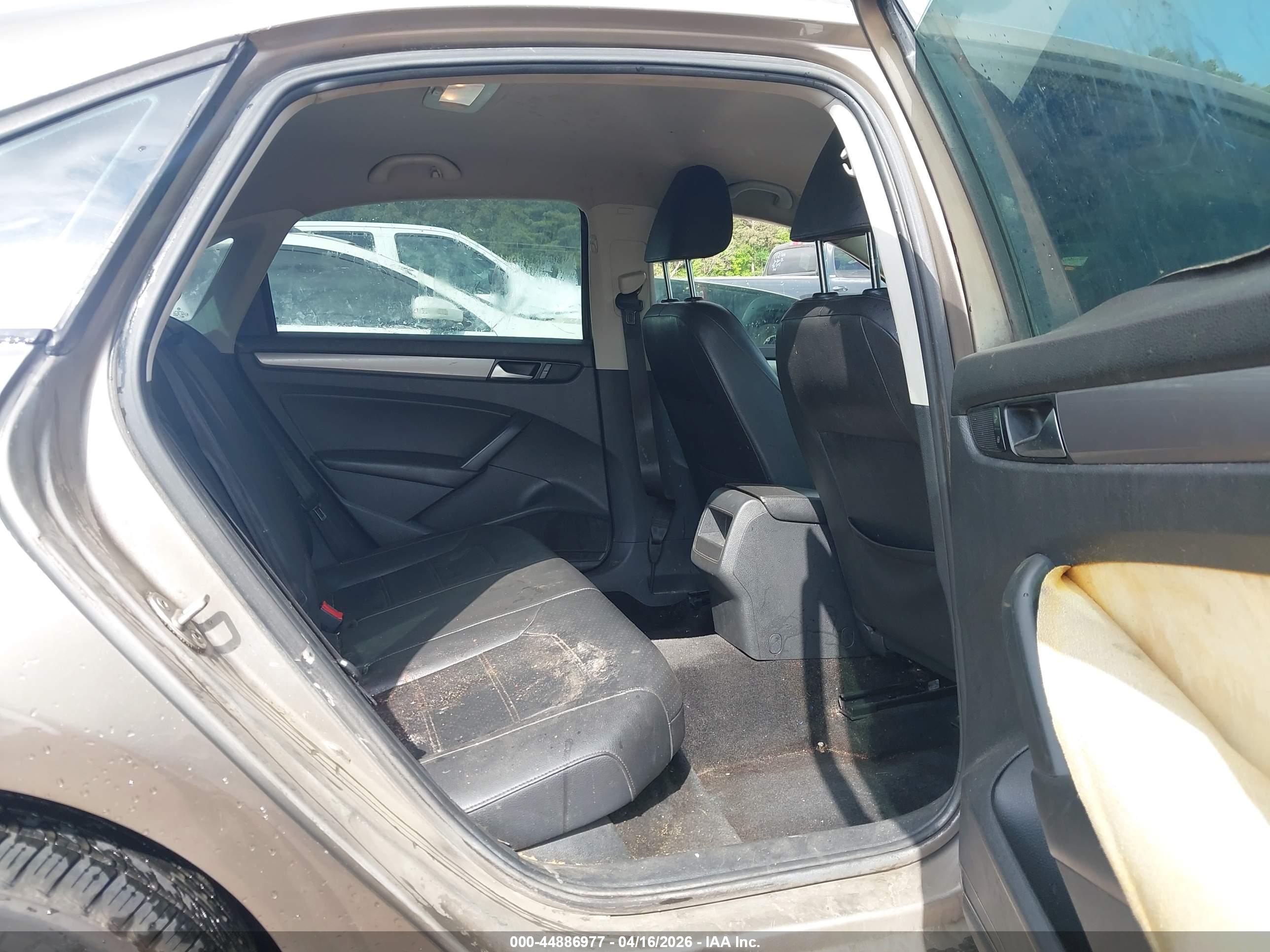 VOLKSWAGEN PASSAT image 8