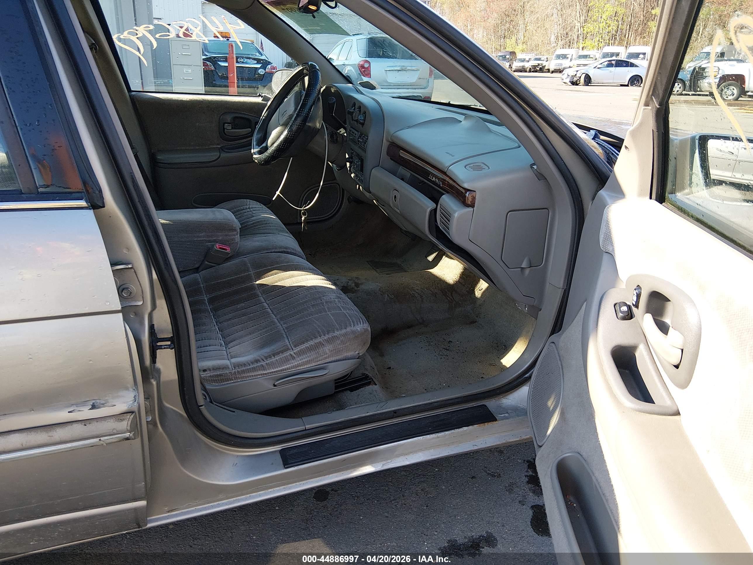 CHEVROLET LUMINA image 5