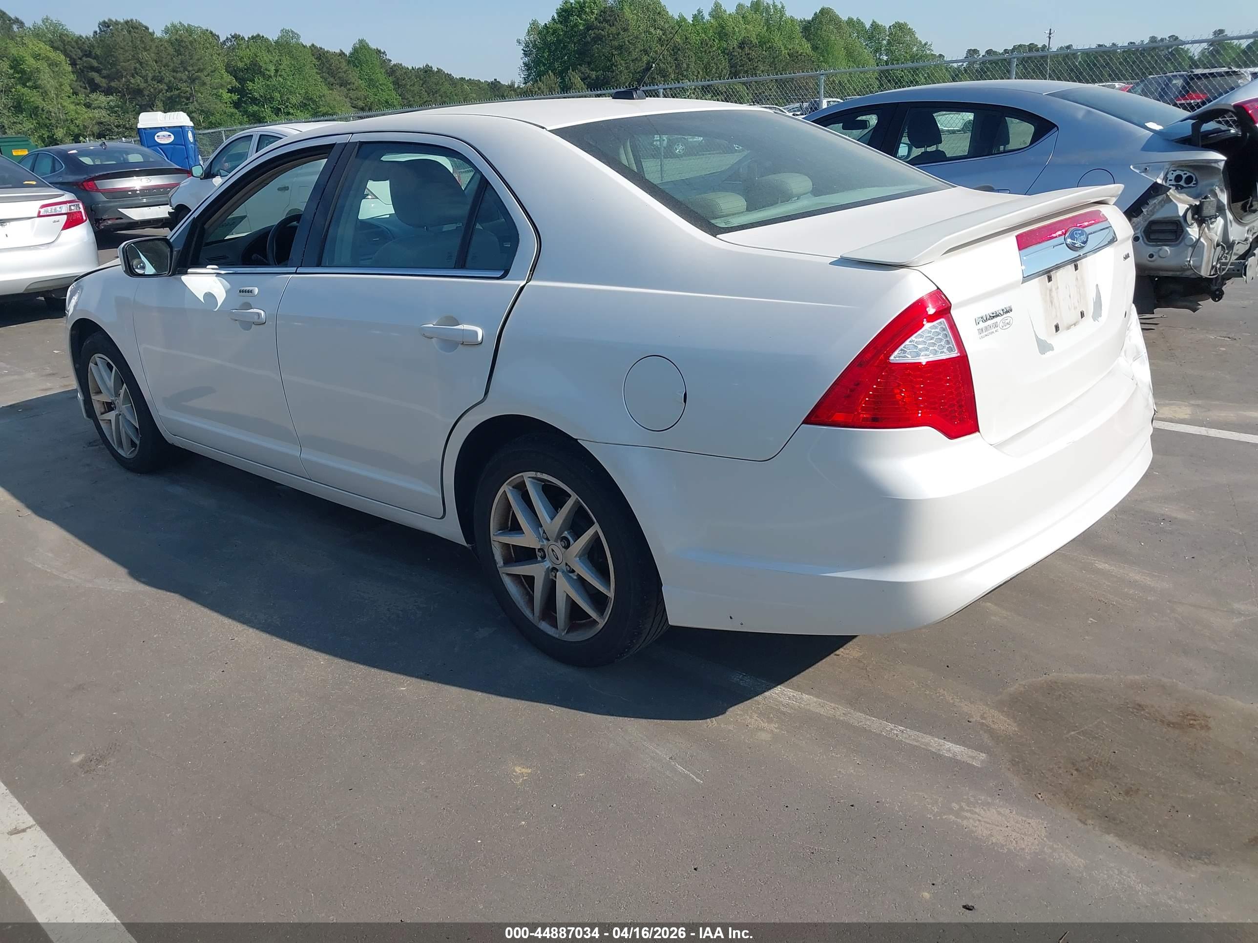 FORD FUSION image 3