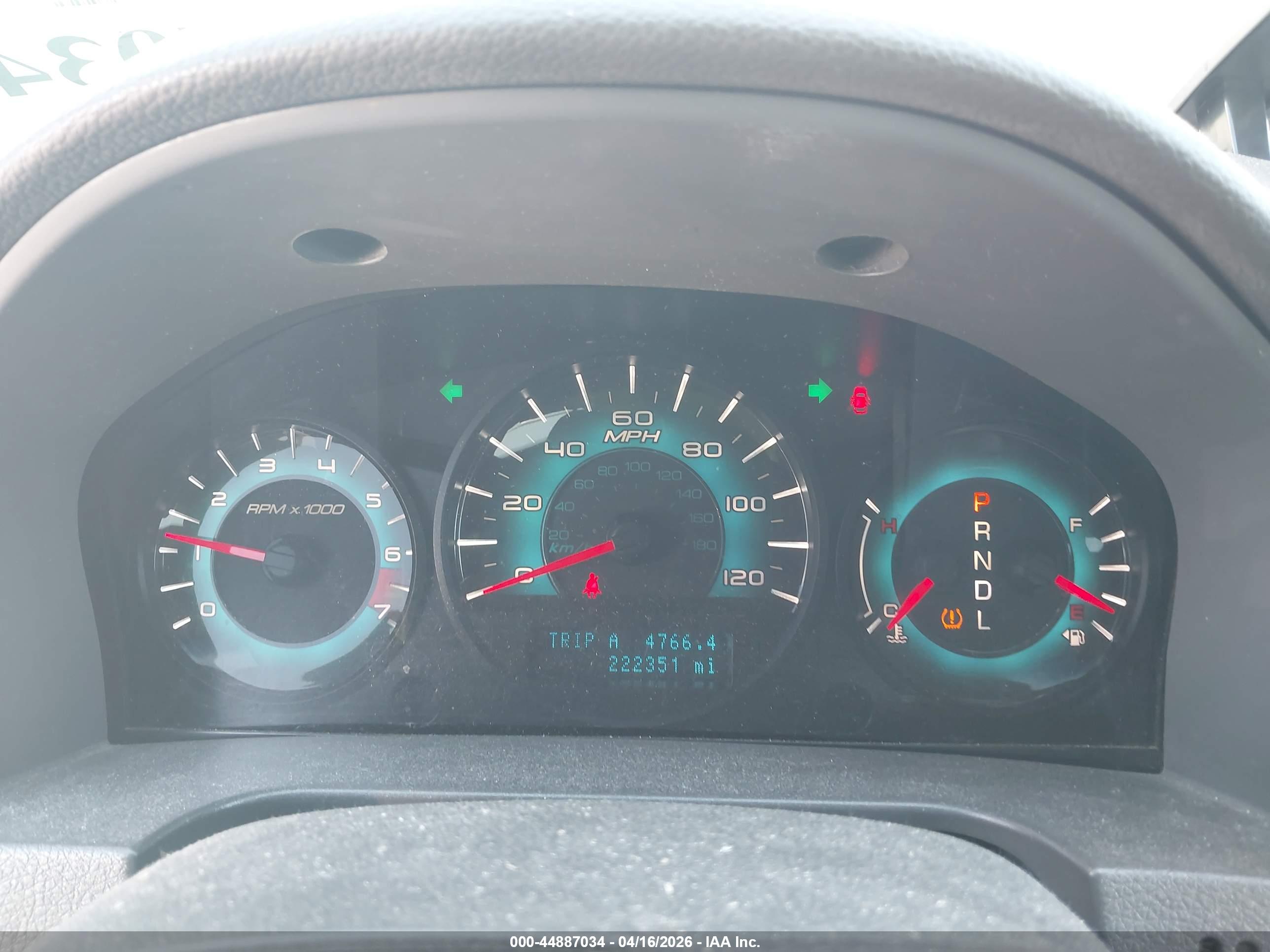 FORD FUSION image 7