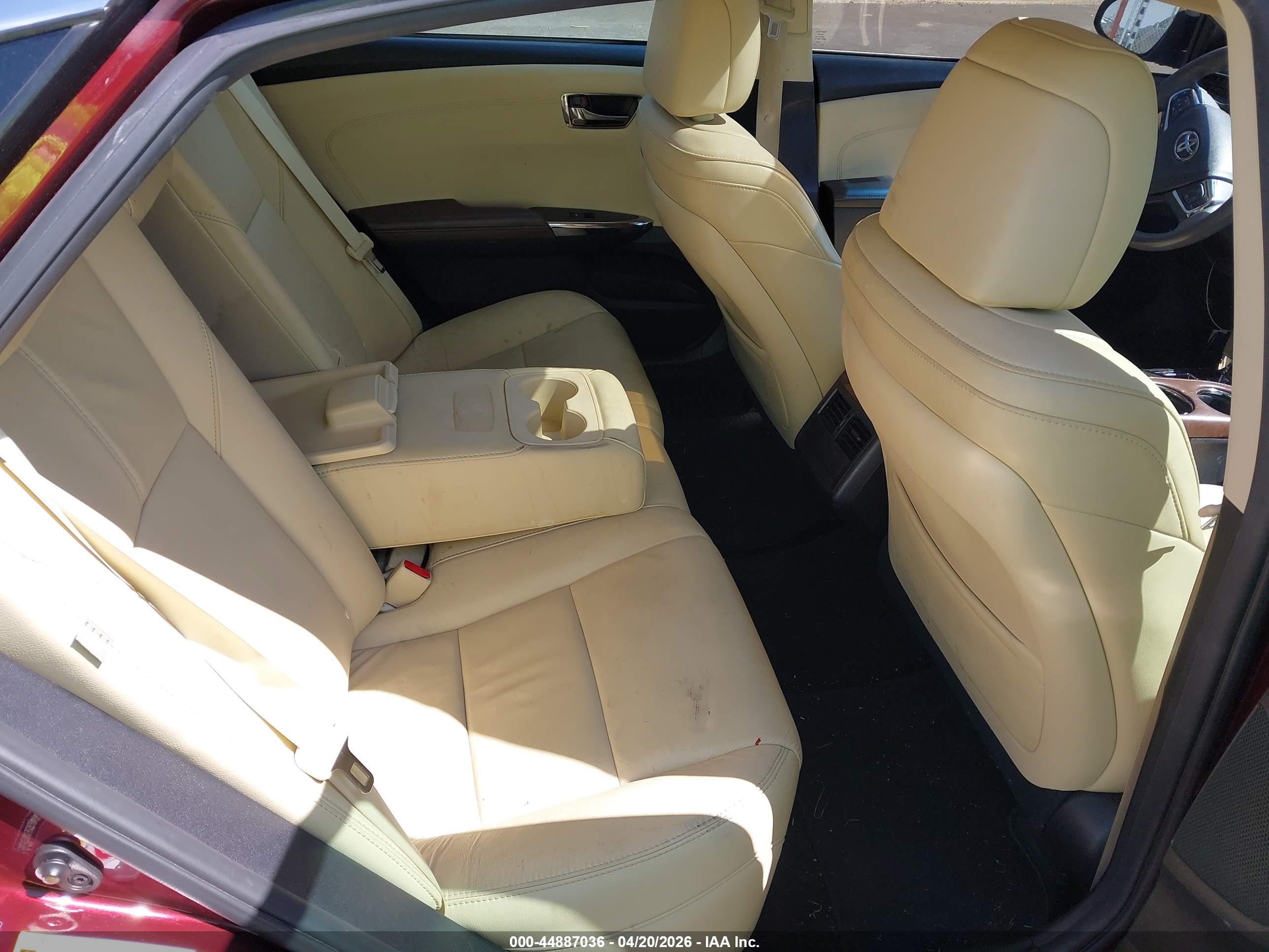 TOYOTA AVALON image 8