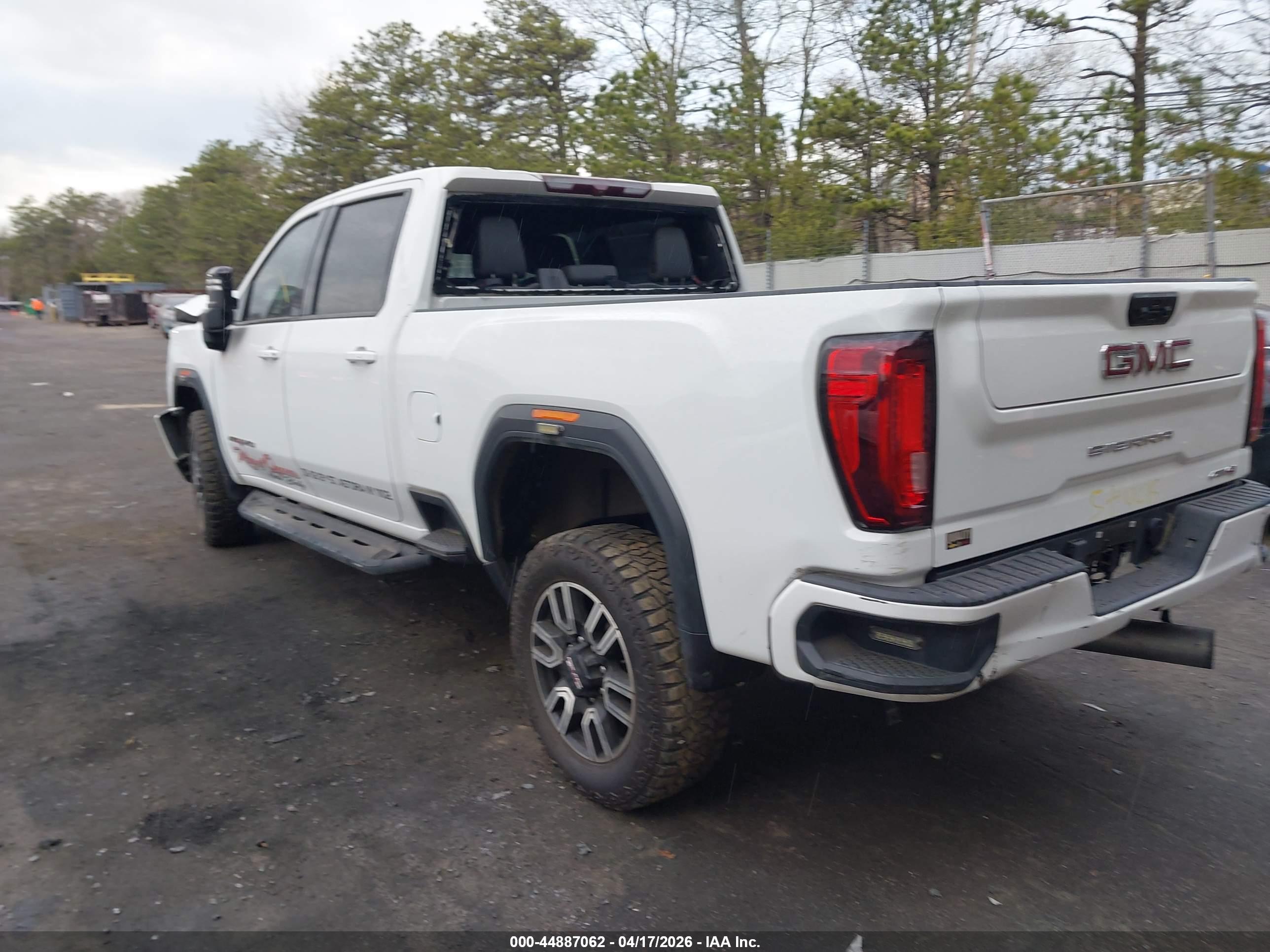 GMC SIERRA image 3