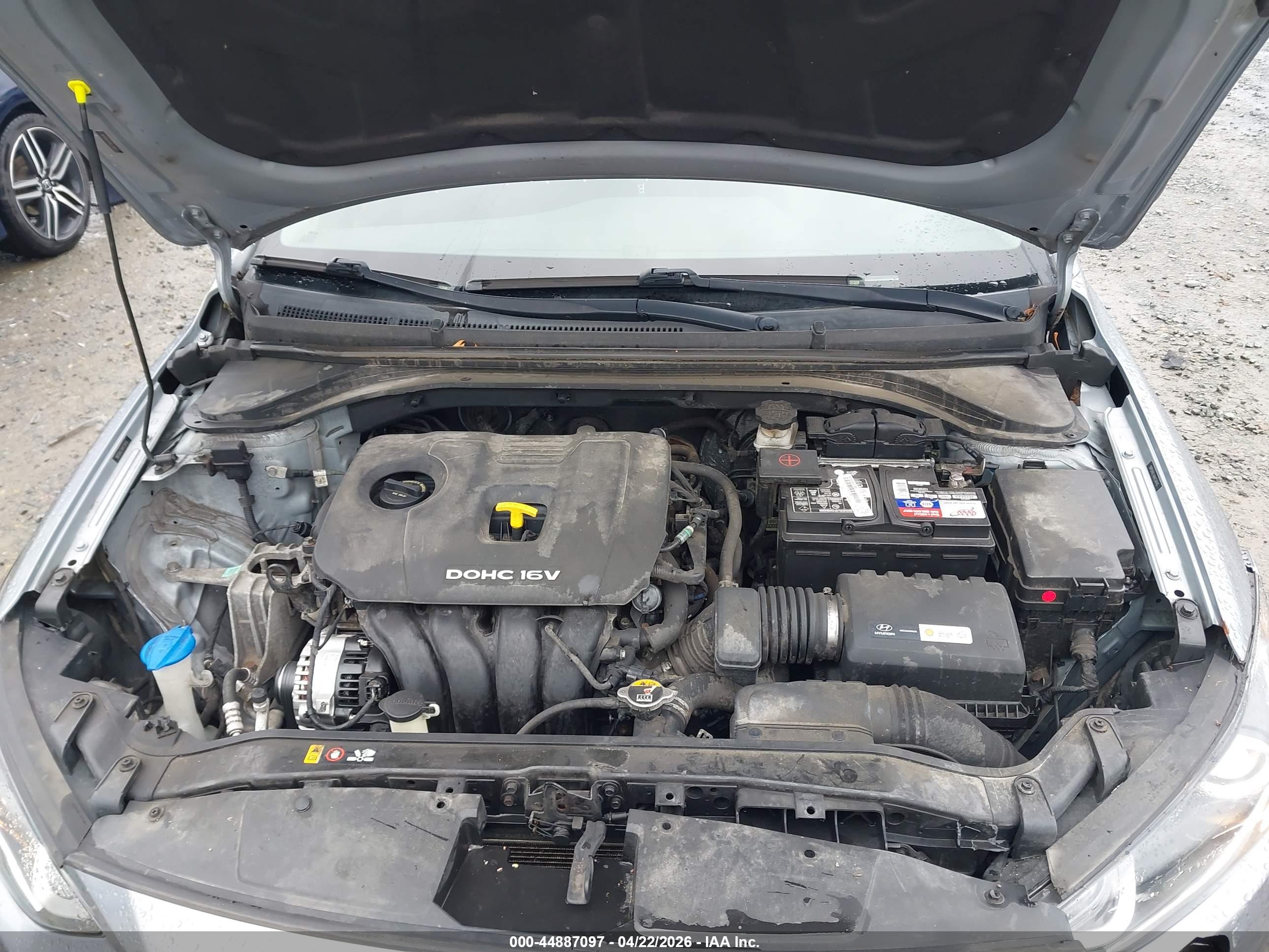 HYUNDAI ELANTRA image 10