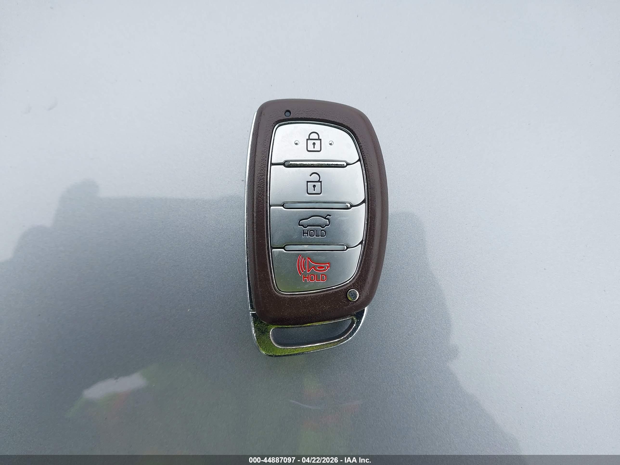 HYUNDAI ELANTRA image 11