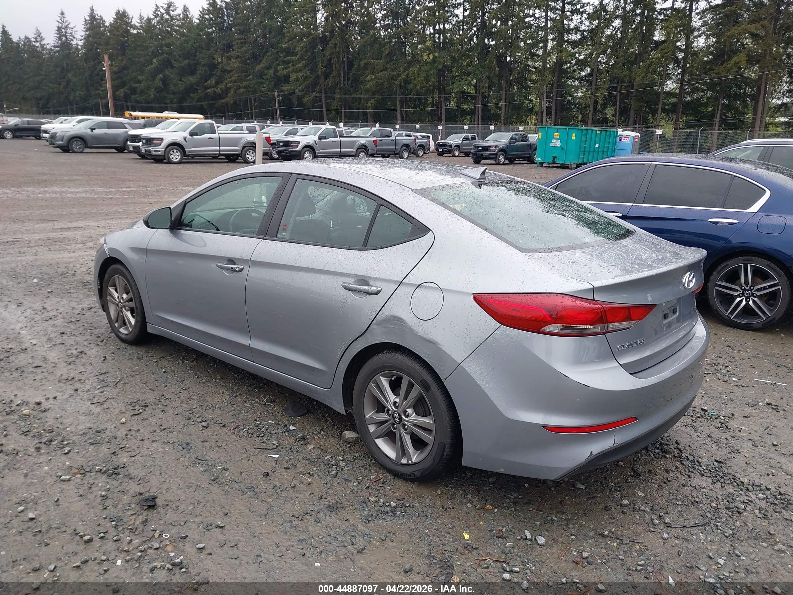 HYUNDAI ELANTRA image 3