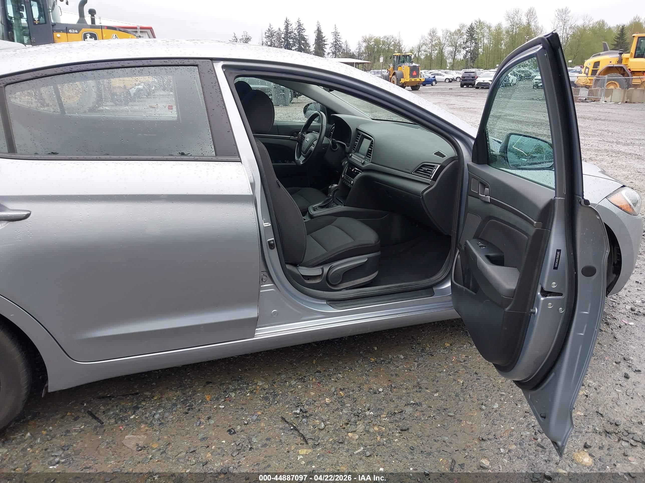 HYUNDAI ELANTRA image 5