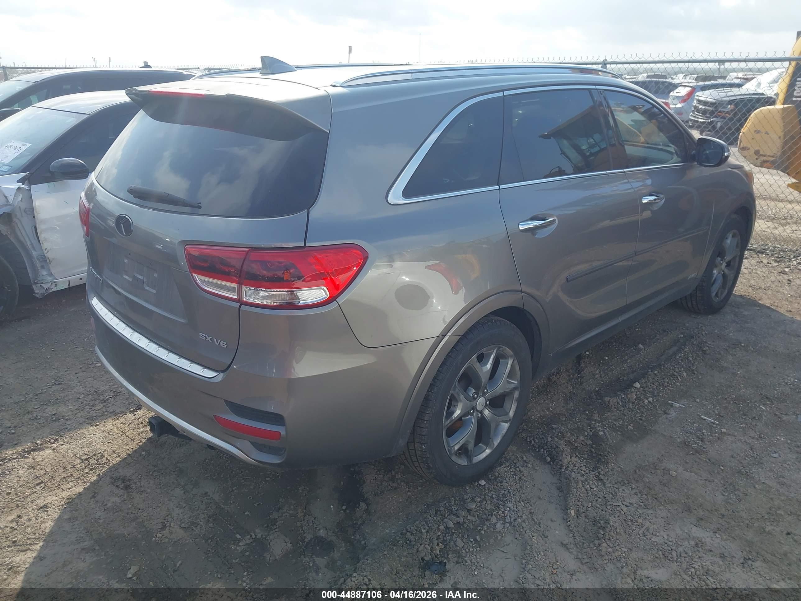 KIA SORENTO image 4