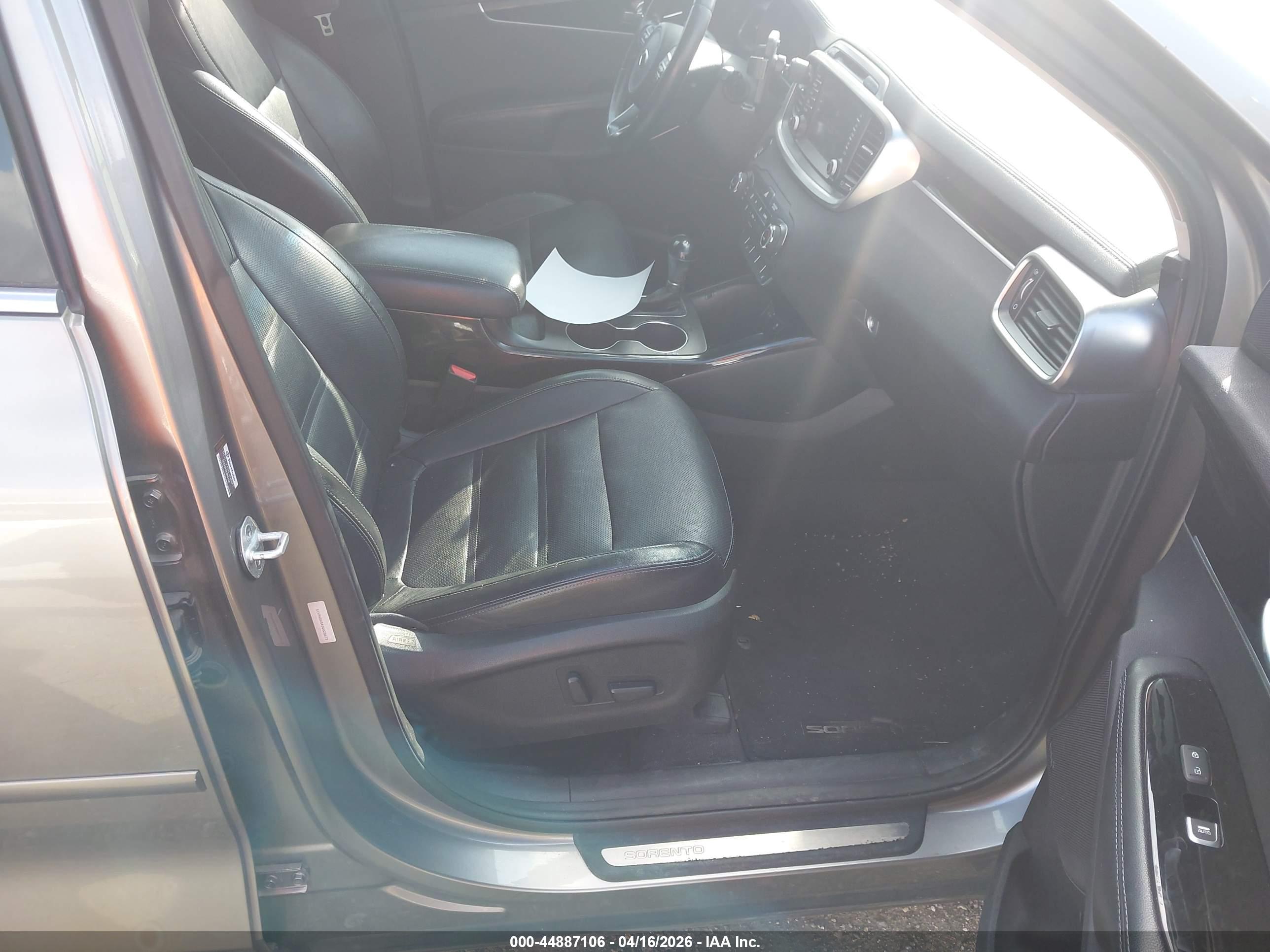 KIA SORENTO image 5
