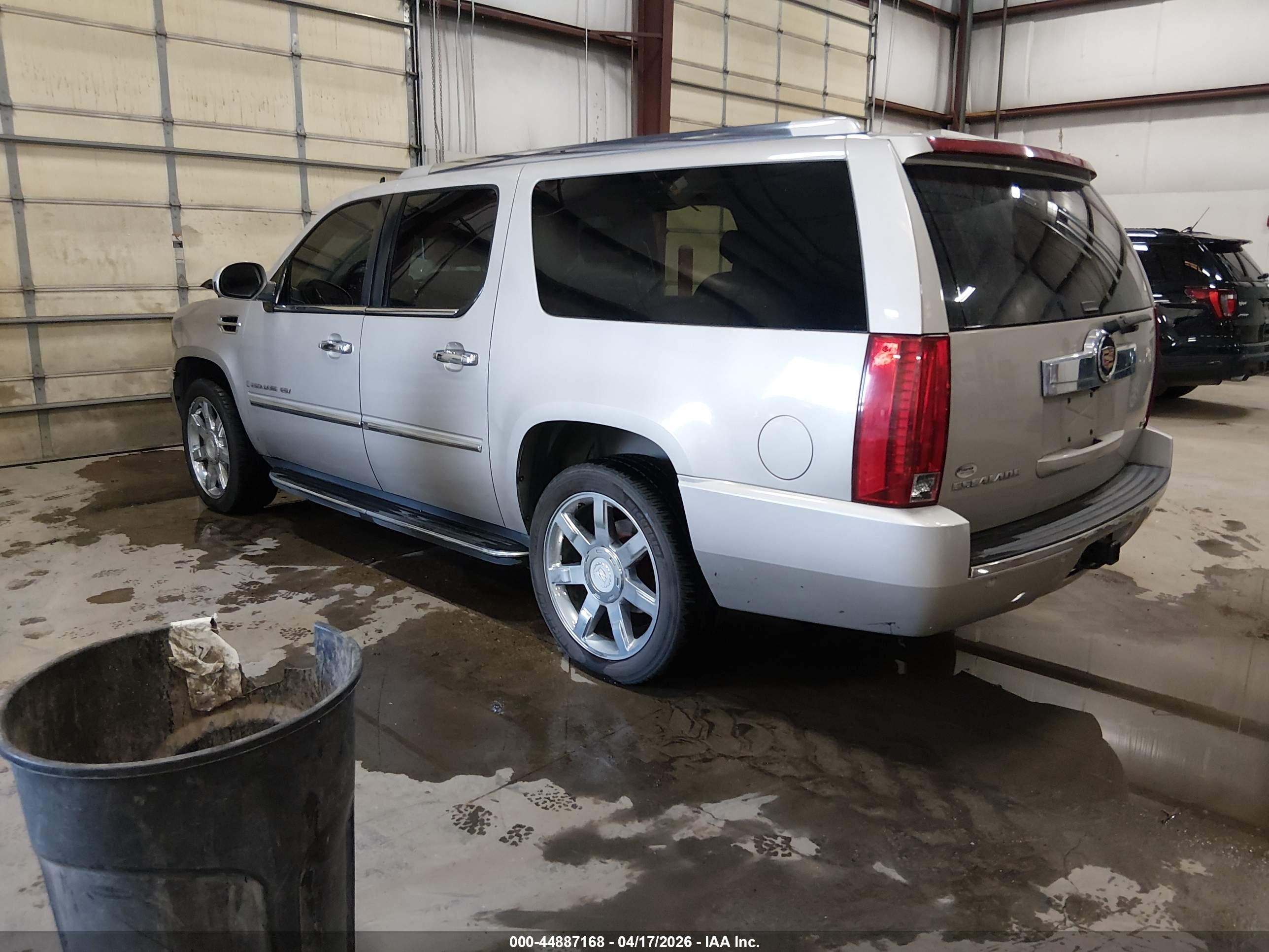 CADILLAC ESCALADE image 3