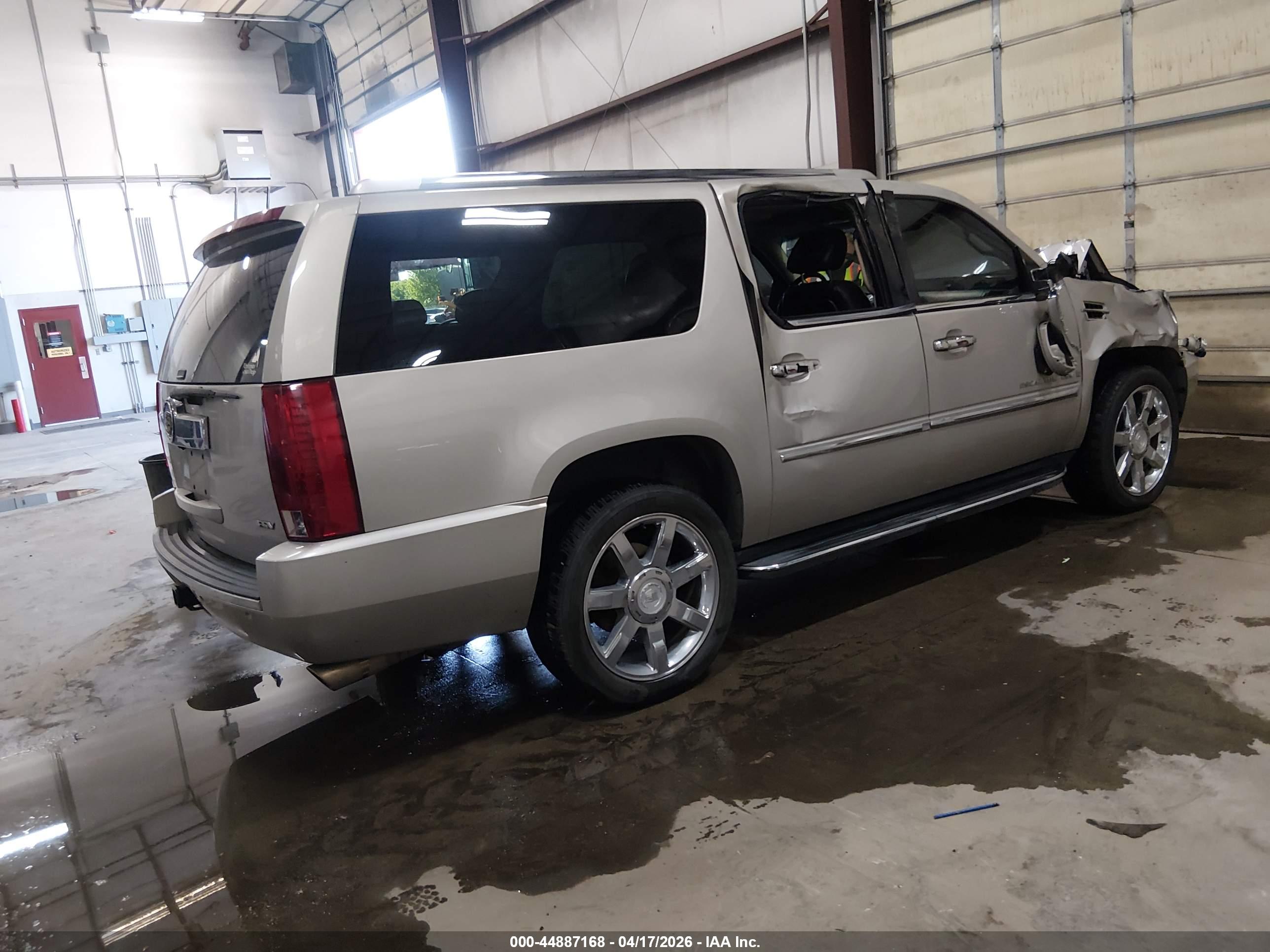 CADILLAC ESCALADE image 4