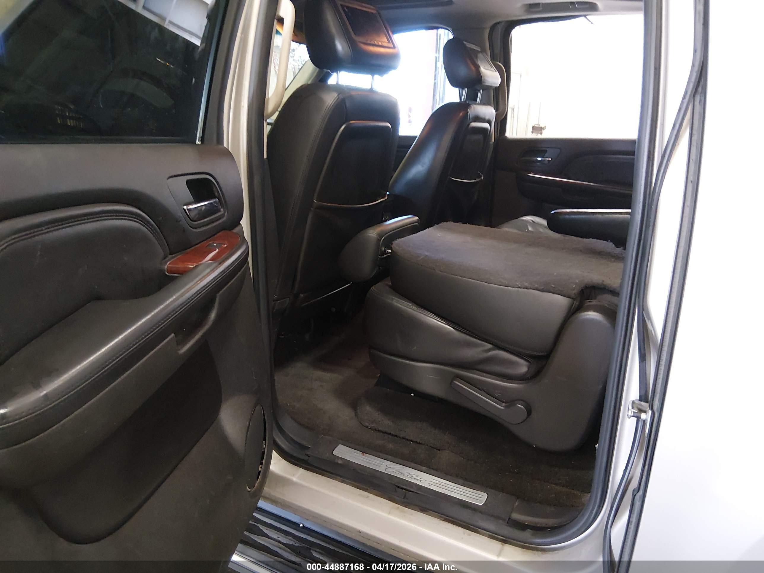 CADILLAC ESCALADE image 8