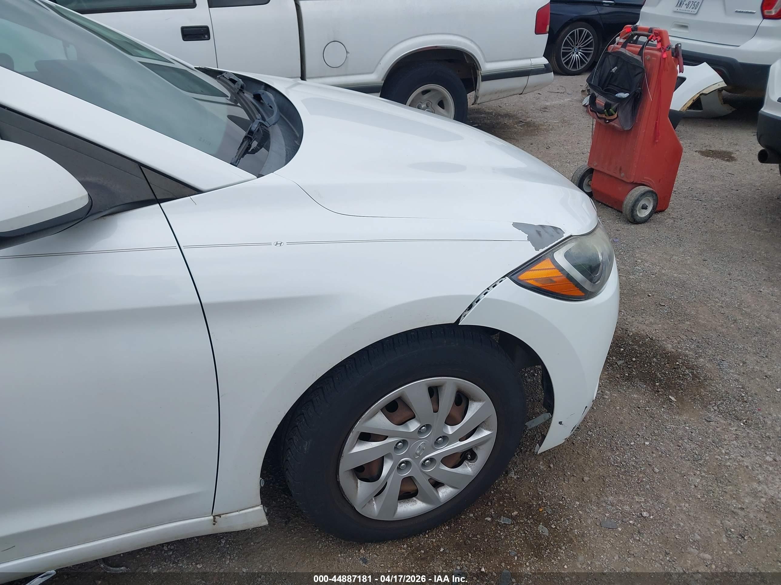 HYUNDAI ELANTRA image 6