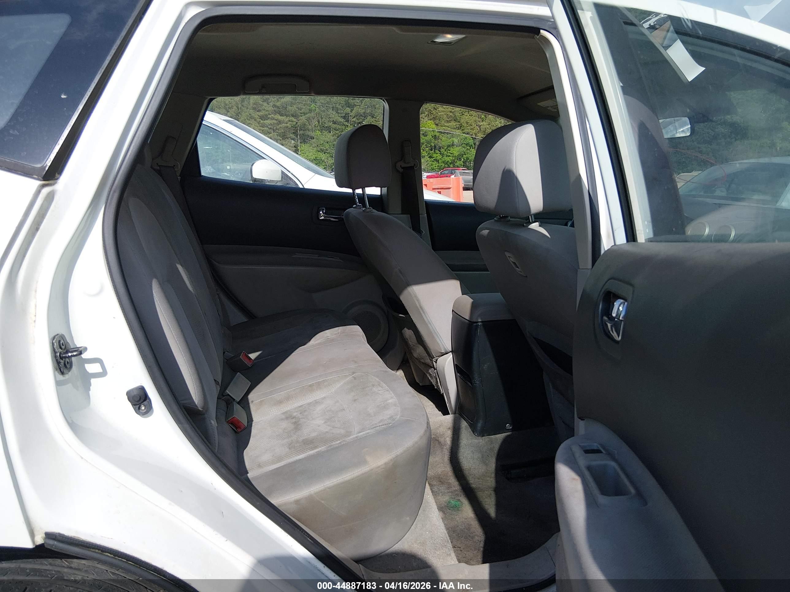 NISSAN ROGUE image 8