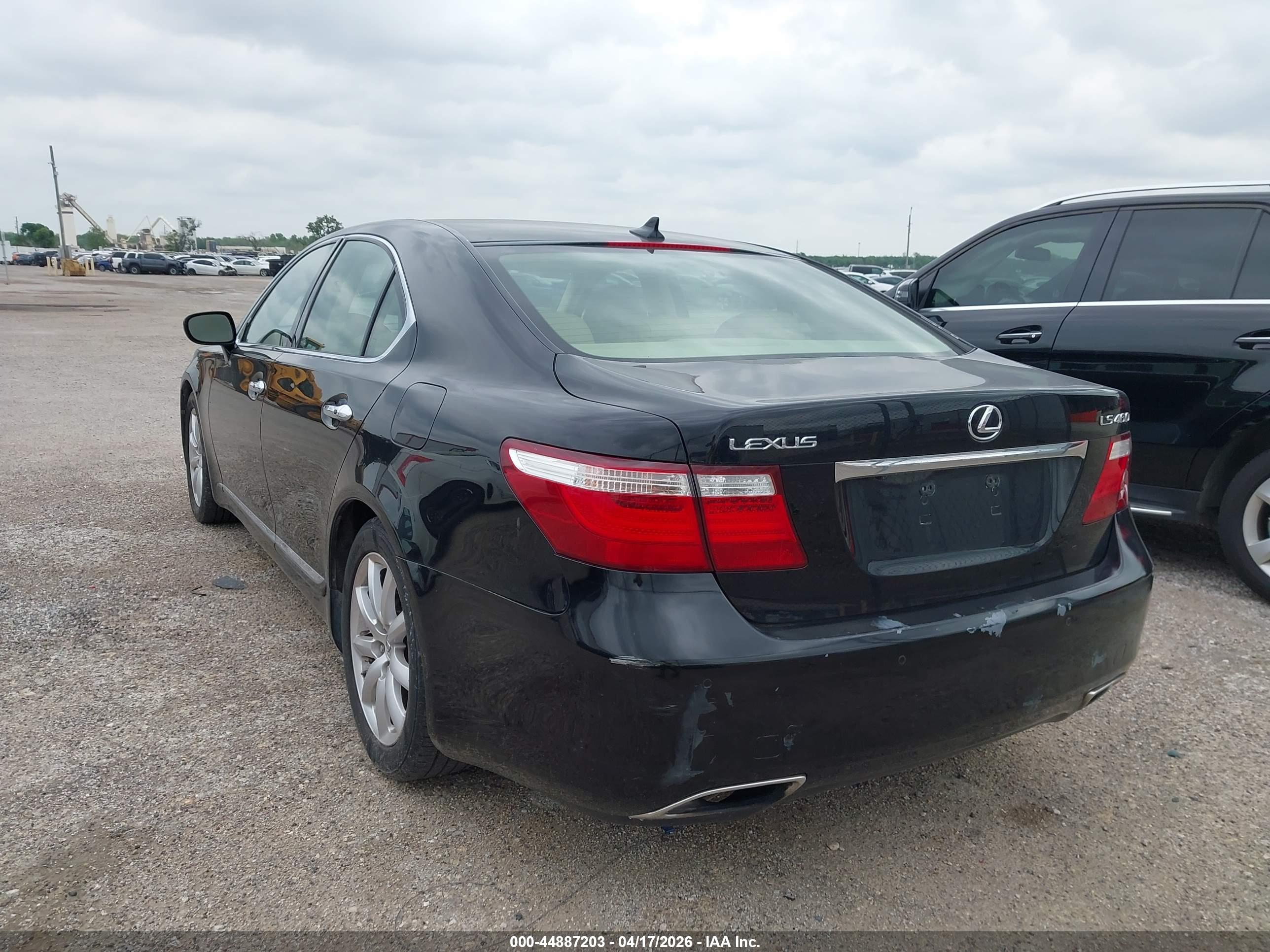 LEXUS LS image 3