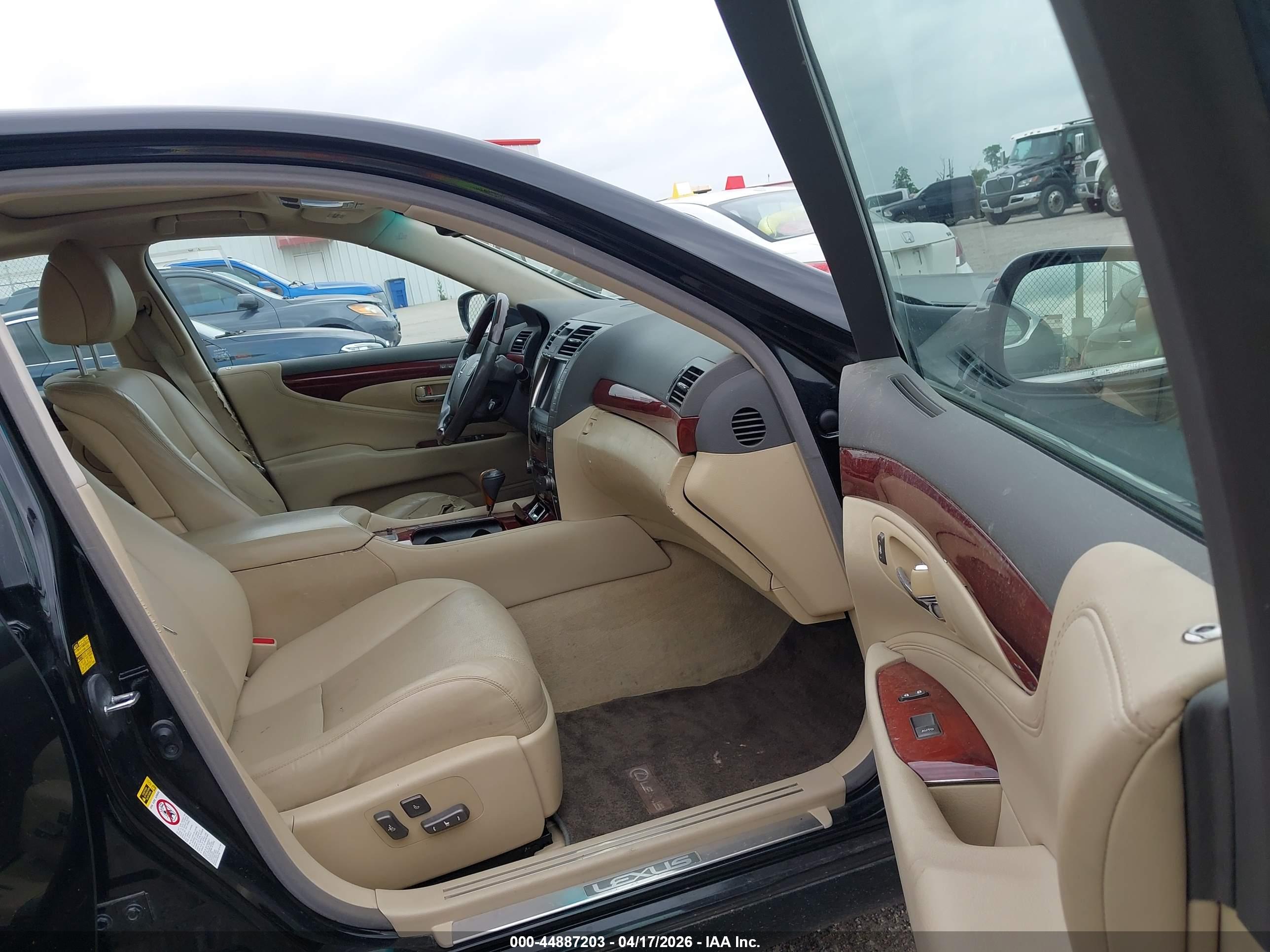LEXUS LS image 5