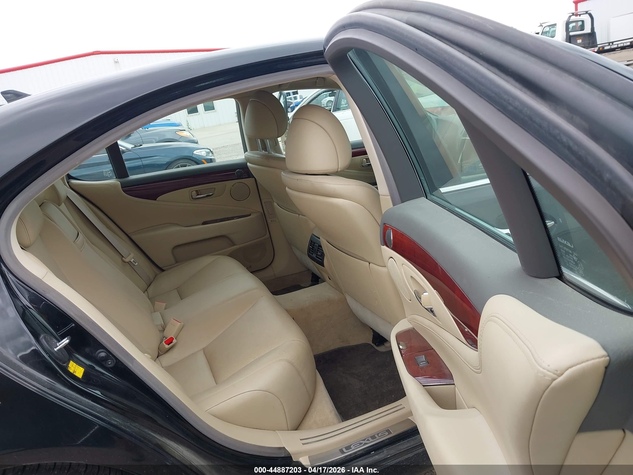 LEXUS LS image 8