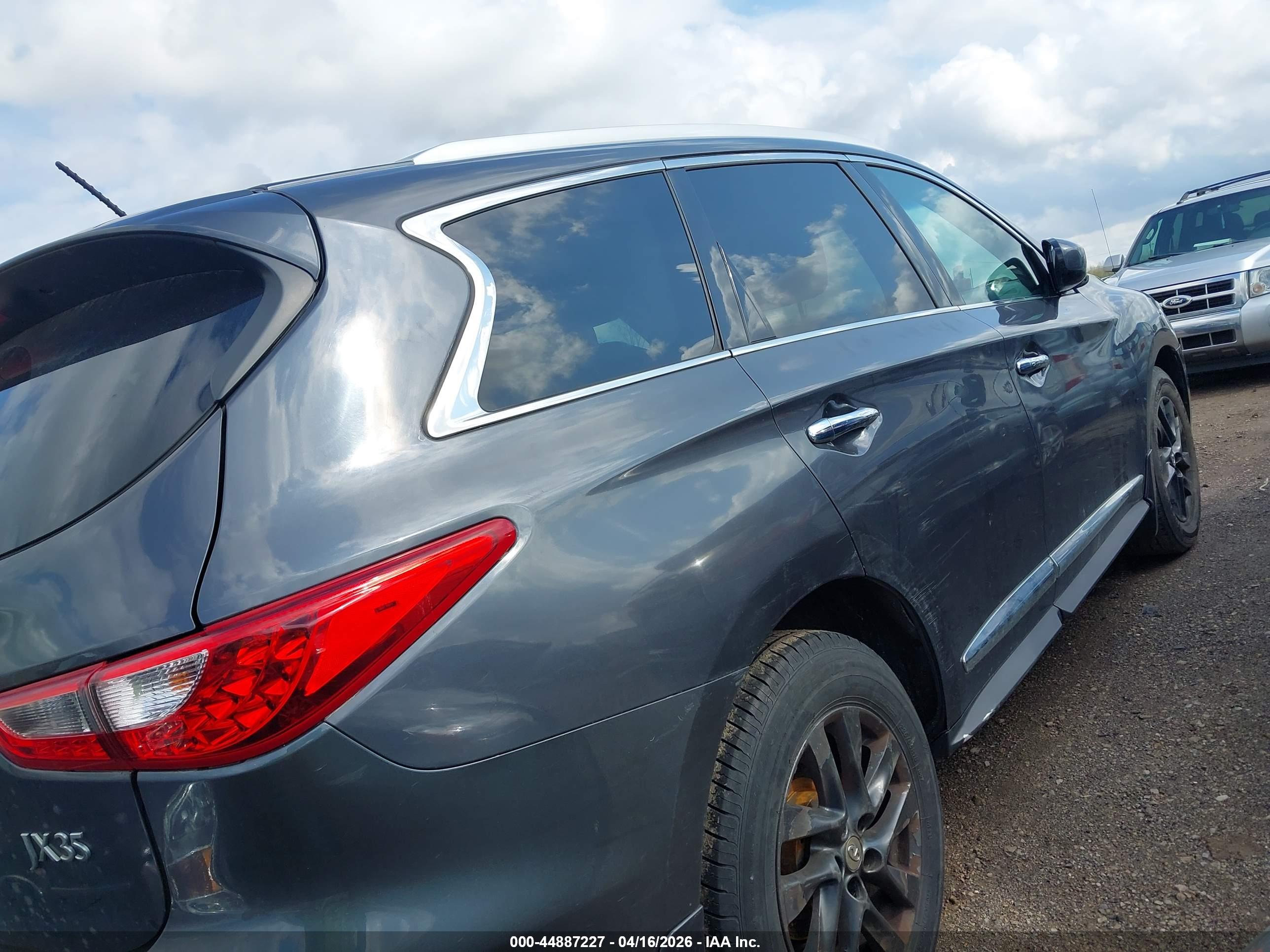 INFINITI JX35 image 4