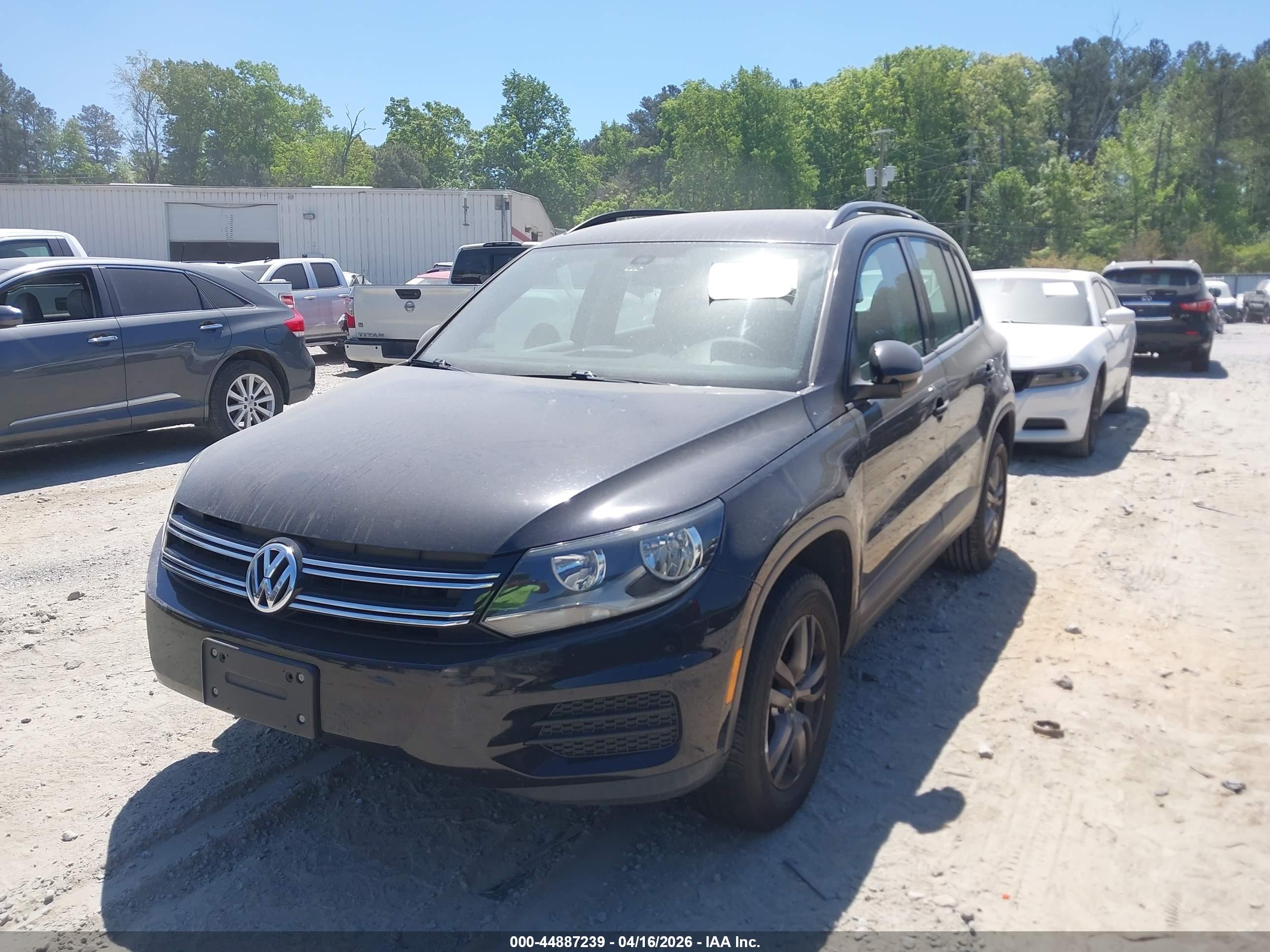 VOLKSWAGEN TIGUAN image 2