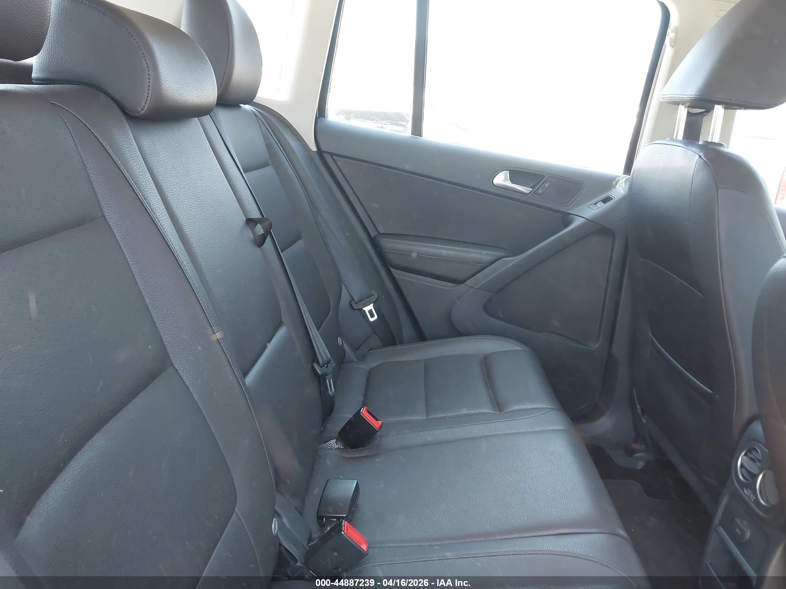 VOLKSWAGEN TIGUAN image 8
