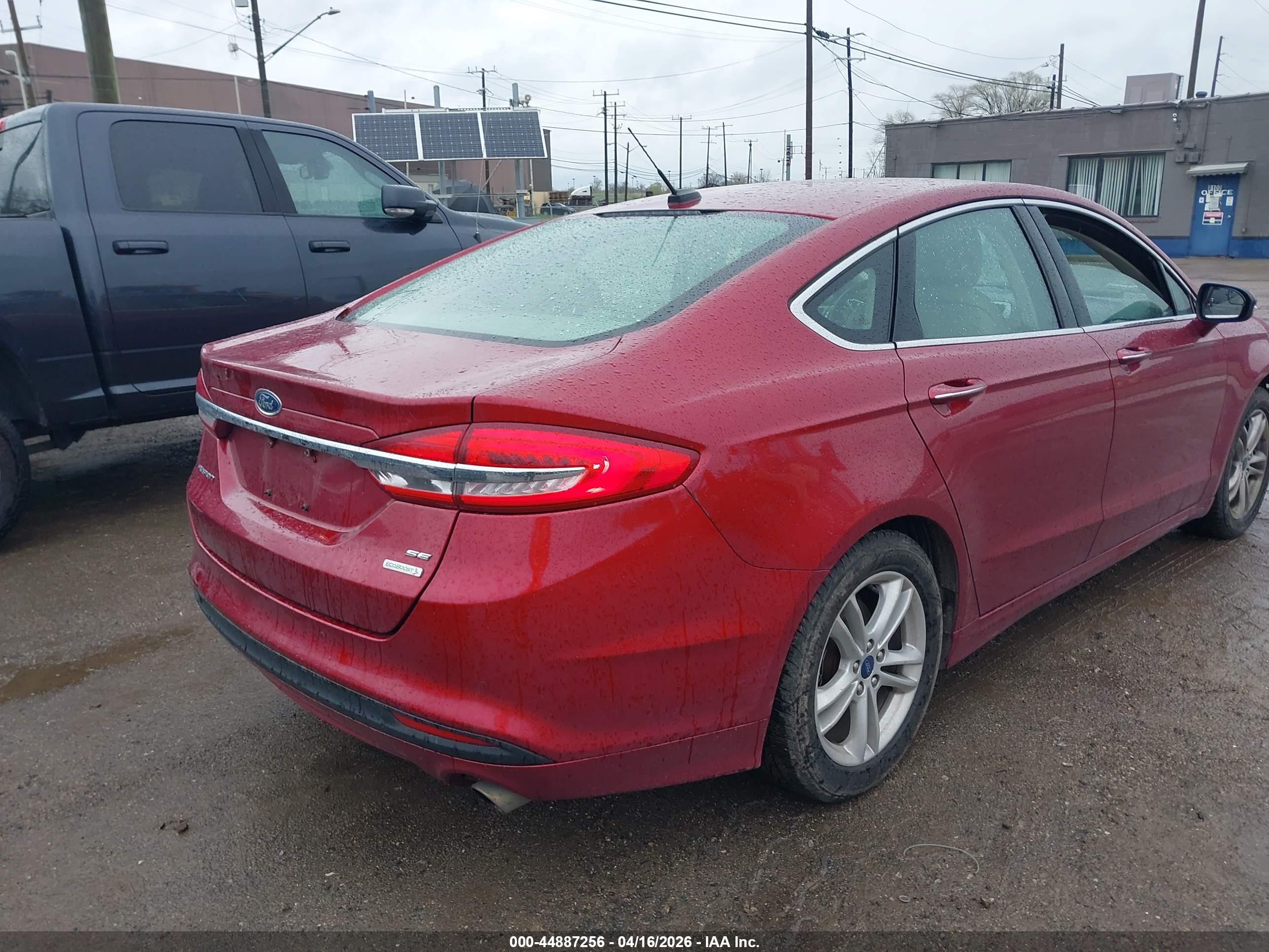 FORD FUSION image 4