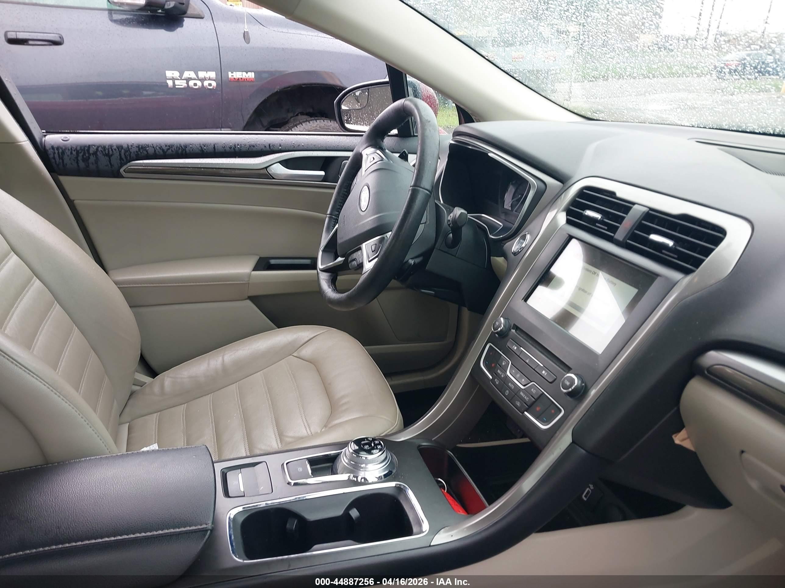 FORD FUSION image 5