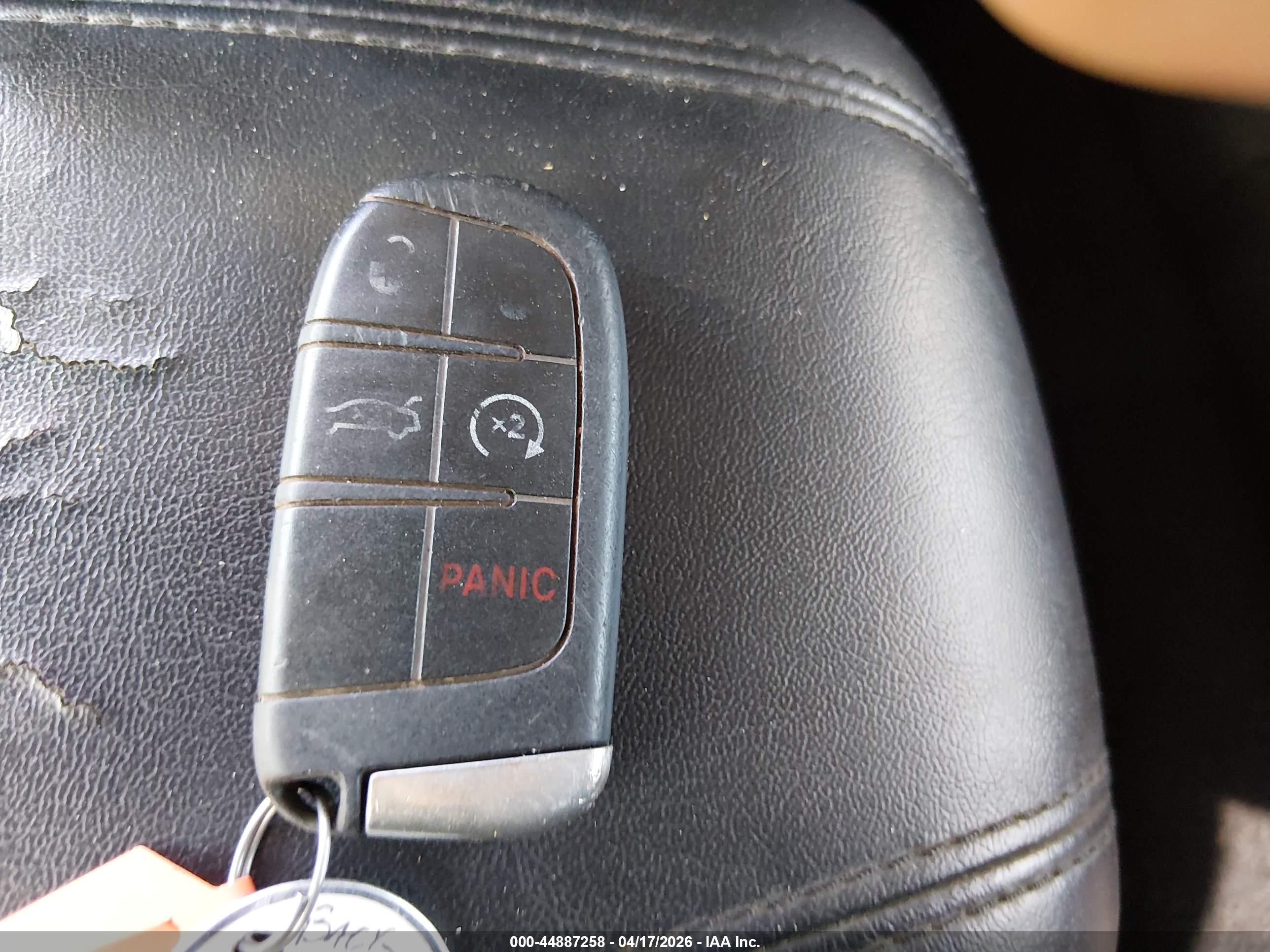 CHRYSLER 200 image 11