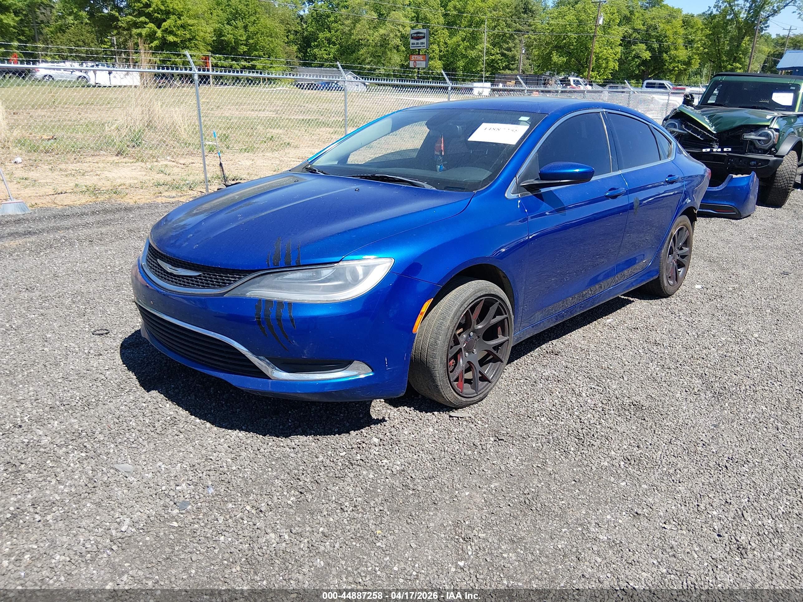 CHRYSLER 200 image 2