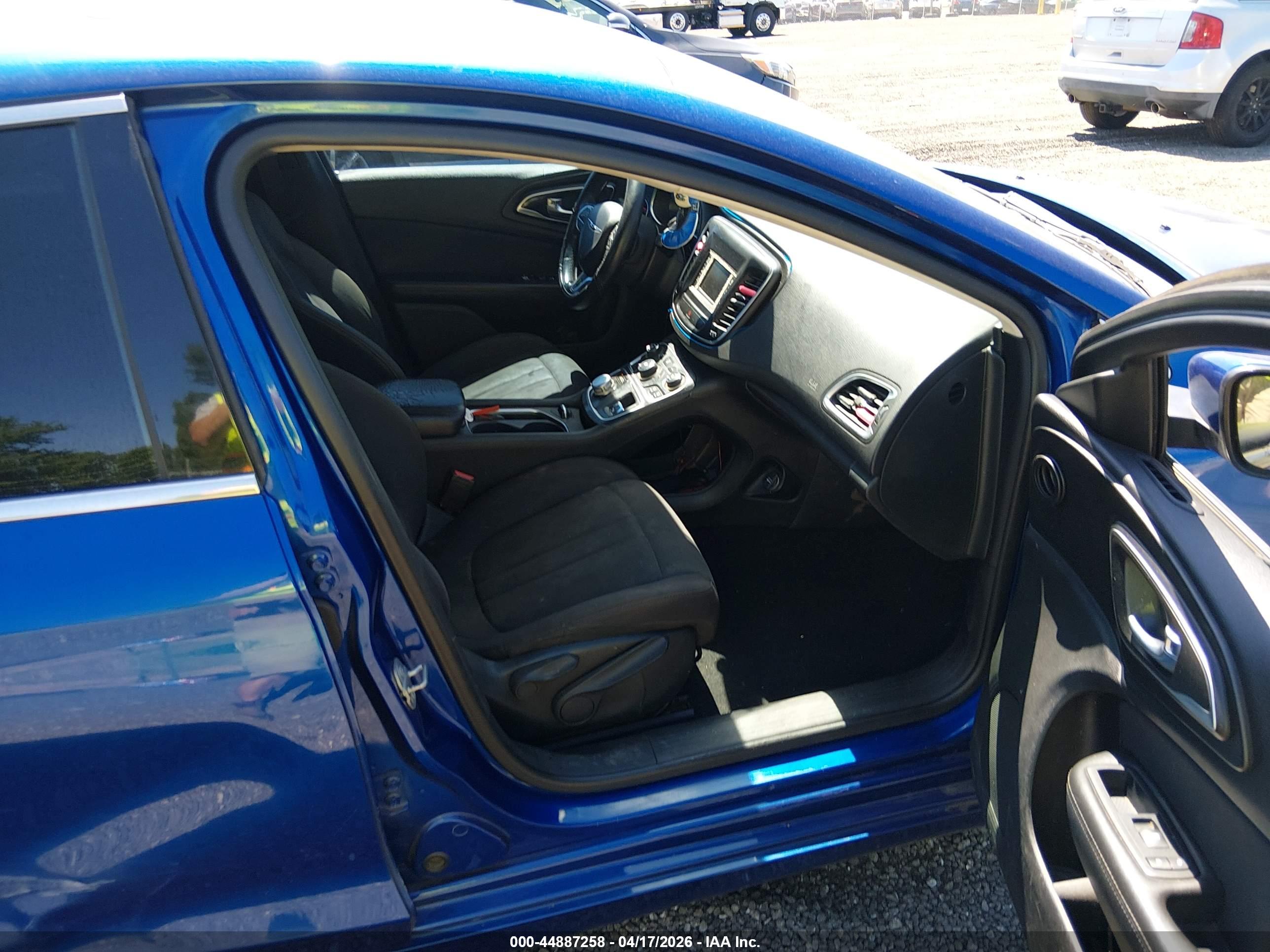 CHRYSLER 200 image 5